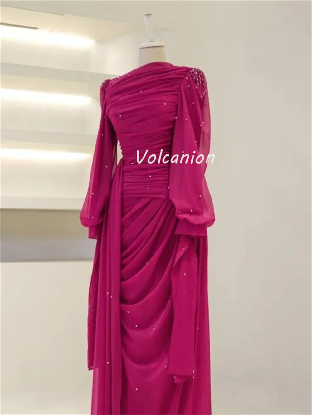 Abiti lunghi personalizzati squisiti ed eleganti in chiffon con paillettes che bordano abiti lunghi con o-collo dritti Abiti da cerimonia su misura Formali di alta qualità