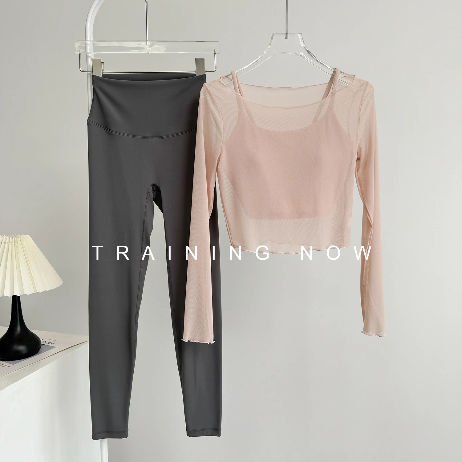 

Fitness clothing suit Internet celebrity sweet yoga high-end mesh outer high-waist belly-control trousers sports long-sleeved