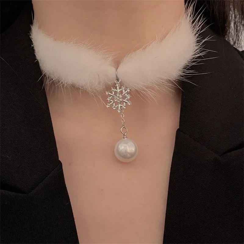 Christmas Winter Cute Sweet Feather Plush Snowflake Pearl Choker Necklace for Women Chirstmas Party Choker Necklace Jewelry Gift