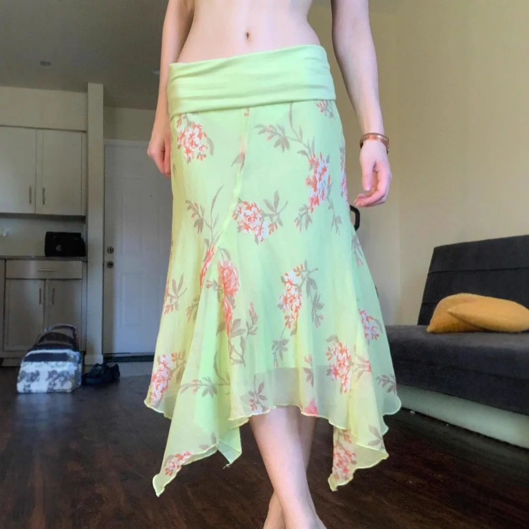 

2025 New Women's Fashion Elegant Spice Girl Wind Floral Ruffled Irregular Long Skirt Temperament Holiday Wind Light Gauze Skirt