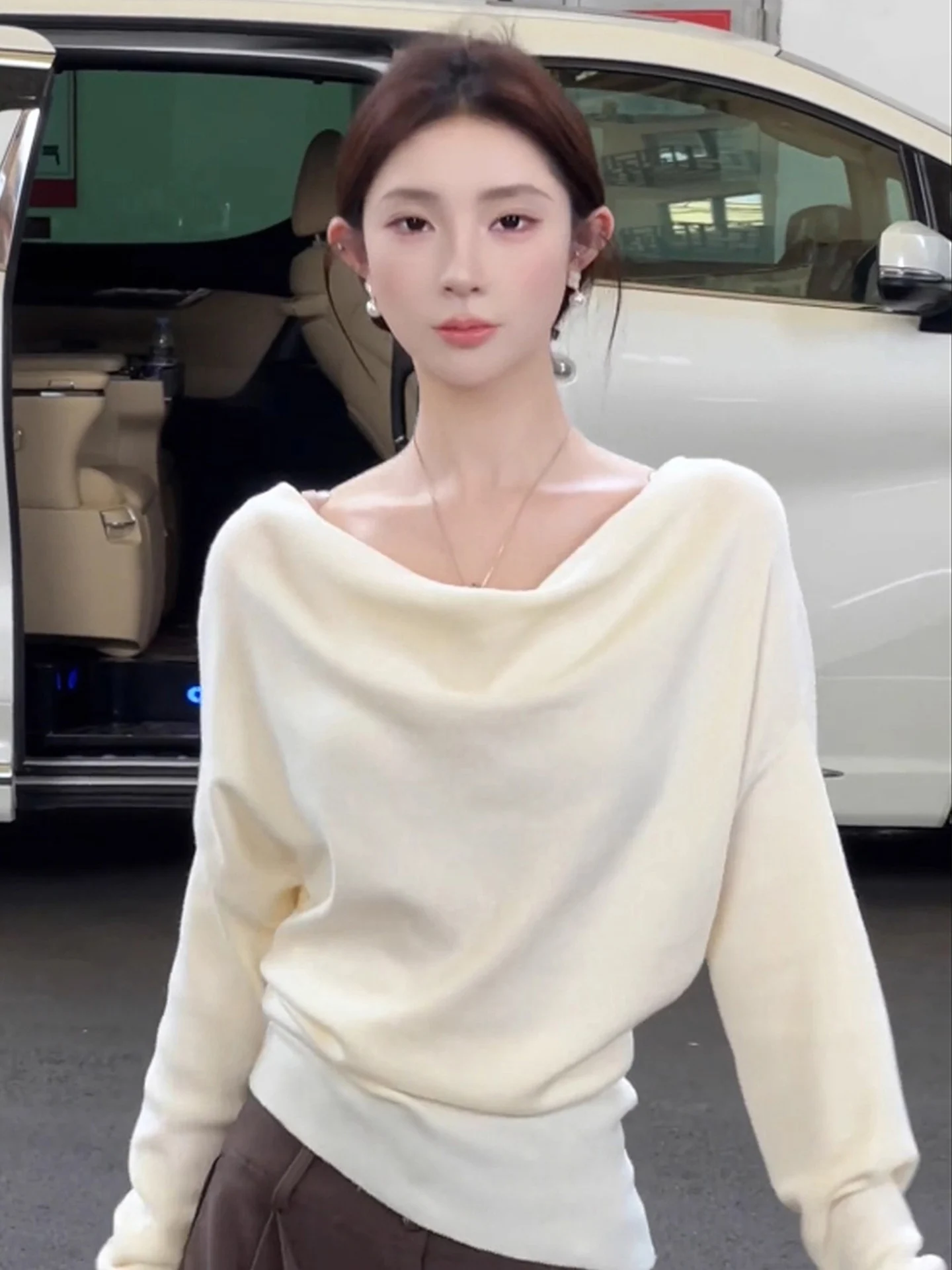 여아 니트 스웨터 오프숄더 언밸런스 백색 이너웨어 부드럽고 편안한 가을 겨울 상의 허리 조임 베이스 셔츠