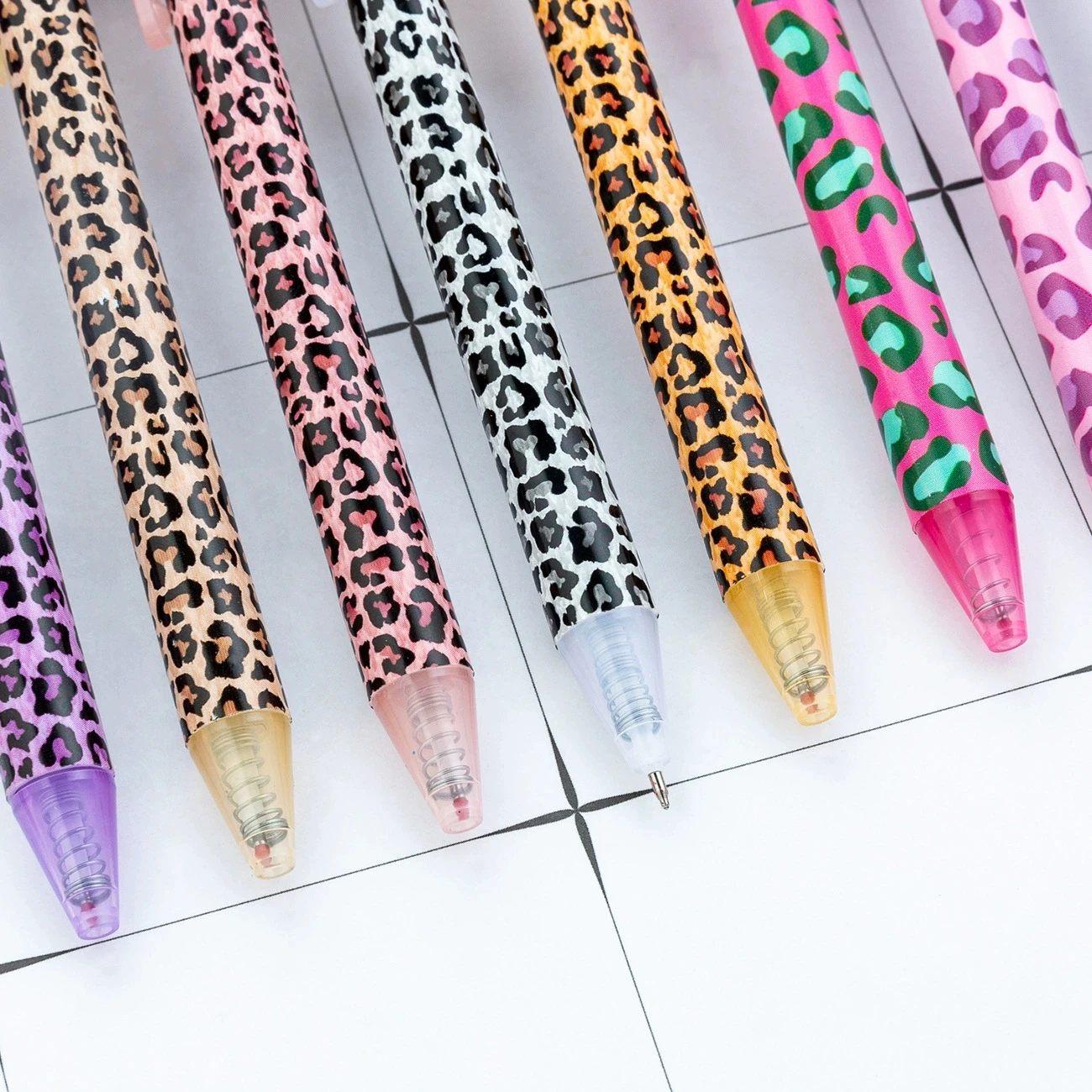 10 Leopard-Print Plastic Pens with Click Mechanism, Wholesale Ballpoint Pens for Students' Exam Practice, Exhibition Gift Promotional Pens, Cheetah Writing Pens, Women's Gifts, Fine Tip Smooth Writing Stationery, Suitable for Home and Office, Writing Pens, Christmas Pens, Teacher Pens, Writing Pens, Fashionable Design, Comfortable Grip