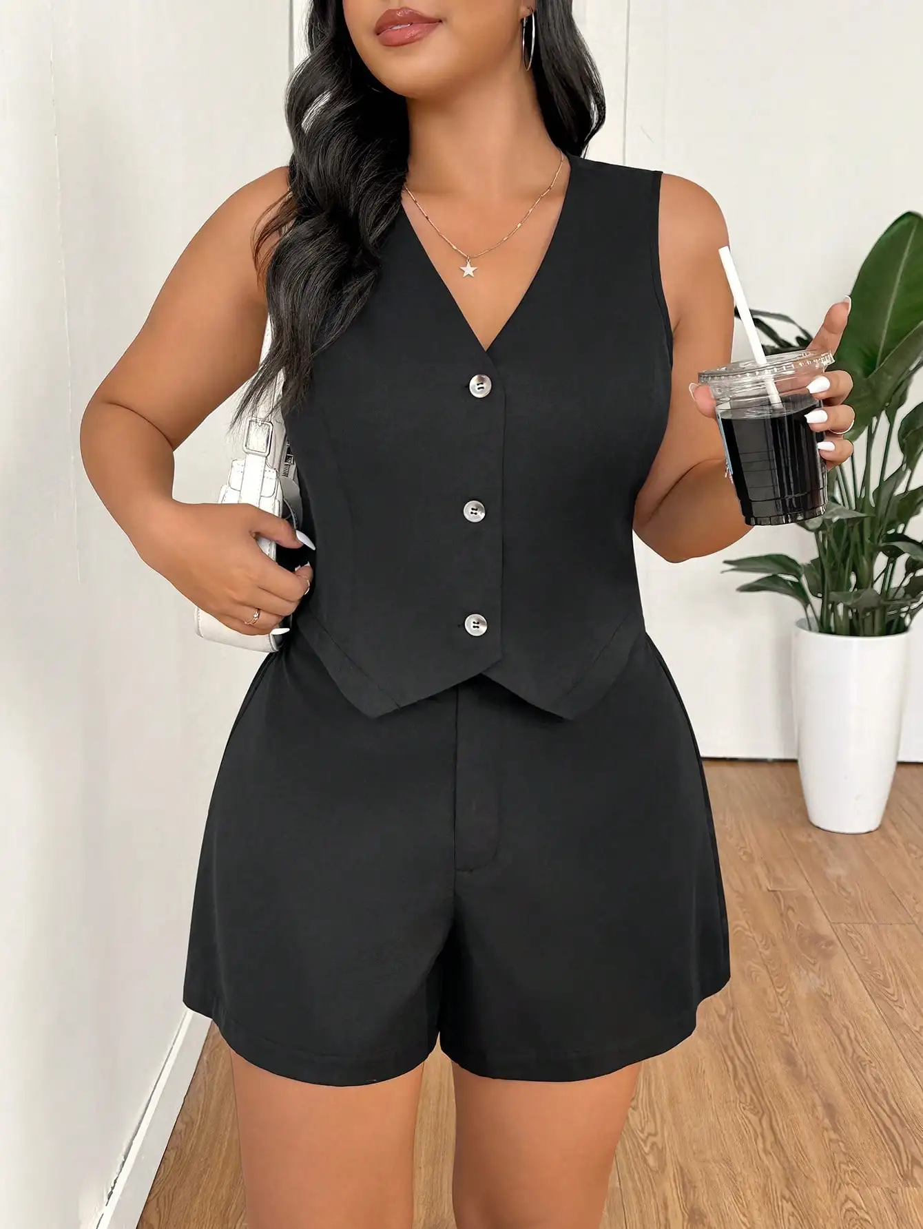 

Комплект из черного жилета с V-образным вырезом и шорт на пуговицах больших размеров, повседневный деловой наряд для женщин