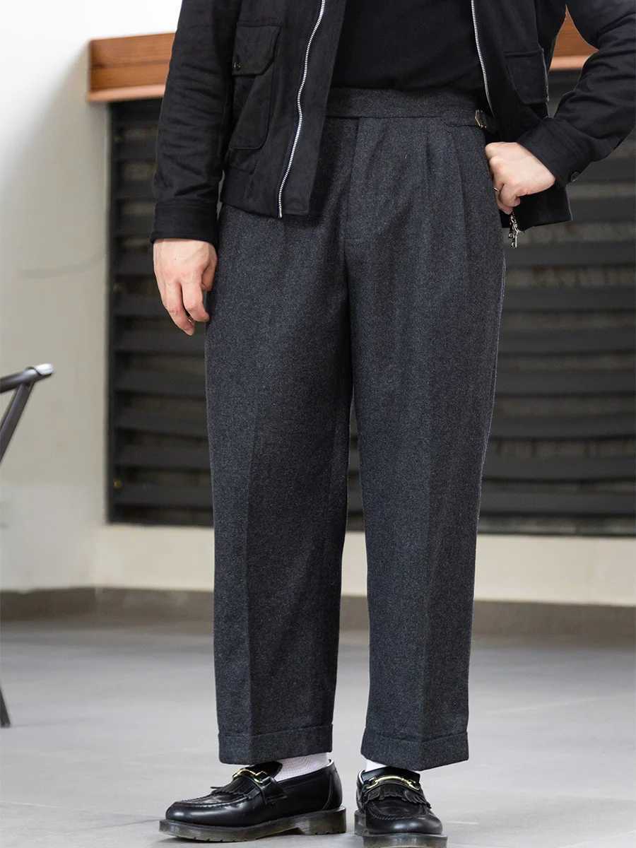 

Темно-серая кашемировая ткань, асимметричные парижские пуговицы, свободные повседневные брюки прямого кроя, мужские брюки, универсальные брюки в стиле ретро