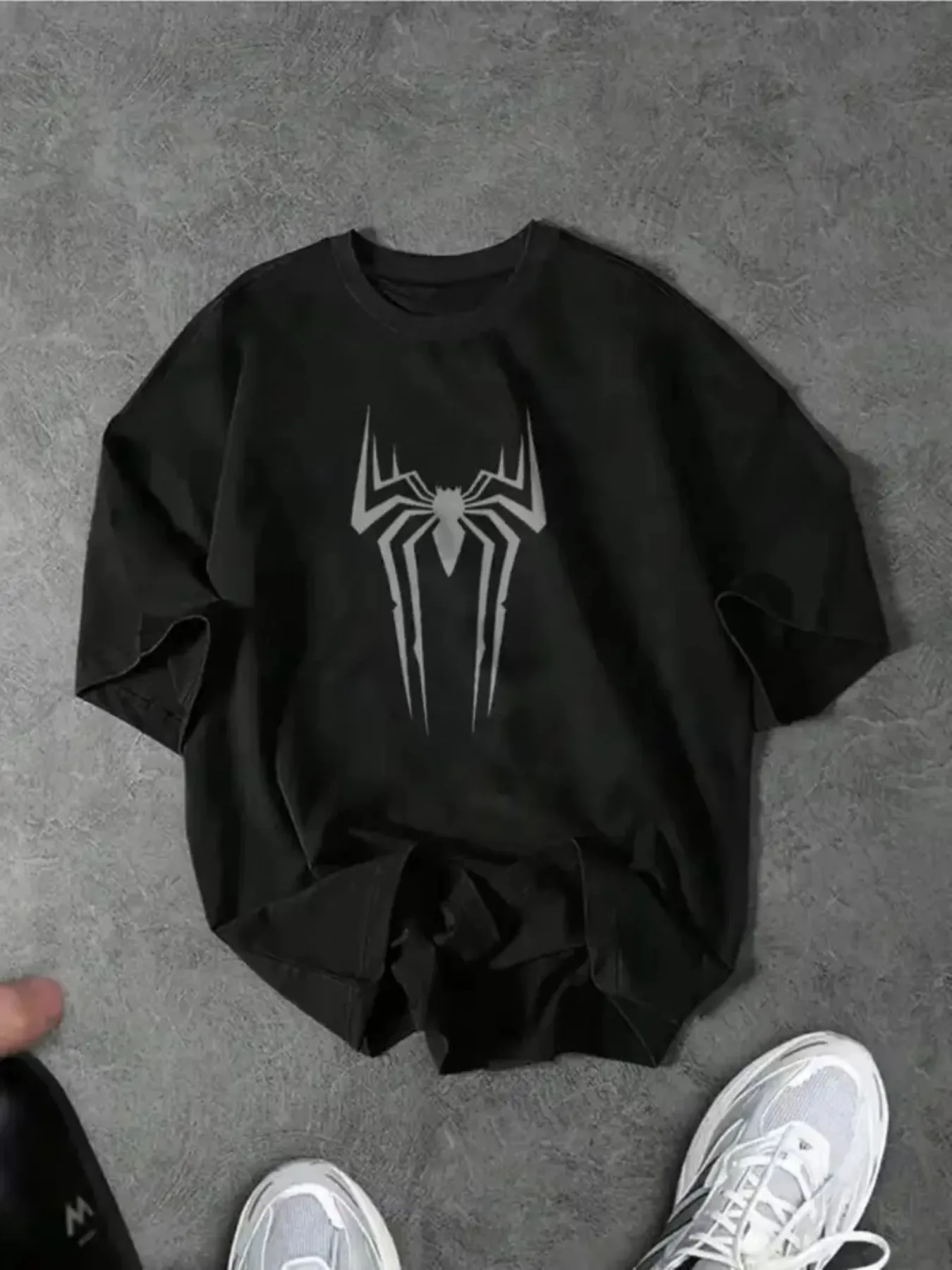 The men's short-sleeved shirt with spider print is a must-have for summer. men clothing Sweatshirt Wearing comfortable clothes
