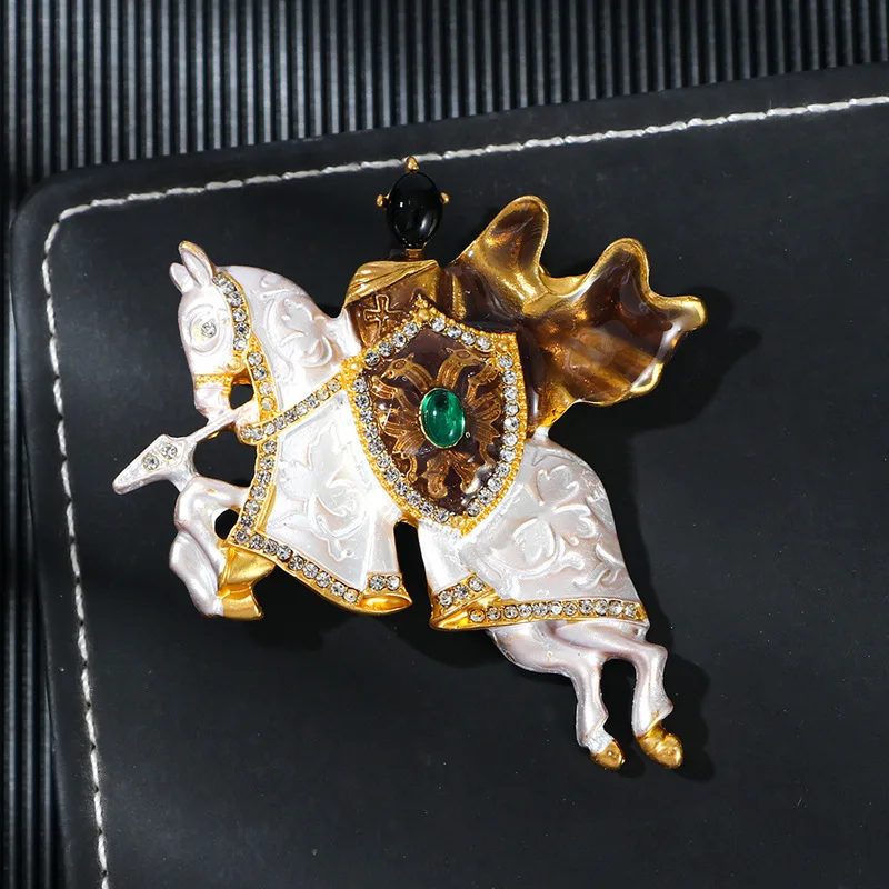 European American Vintage Knight Riding Horse Brooch for Women Fairy Tale Fashion Coat Sweater Decor Jewelry Accessories