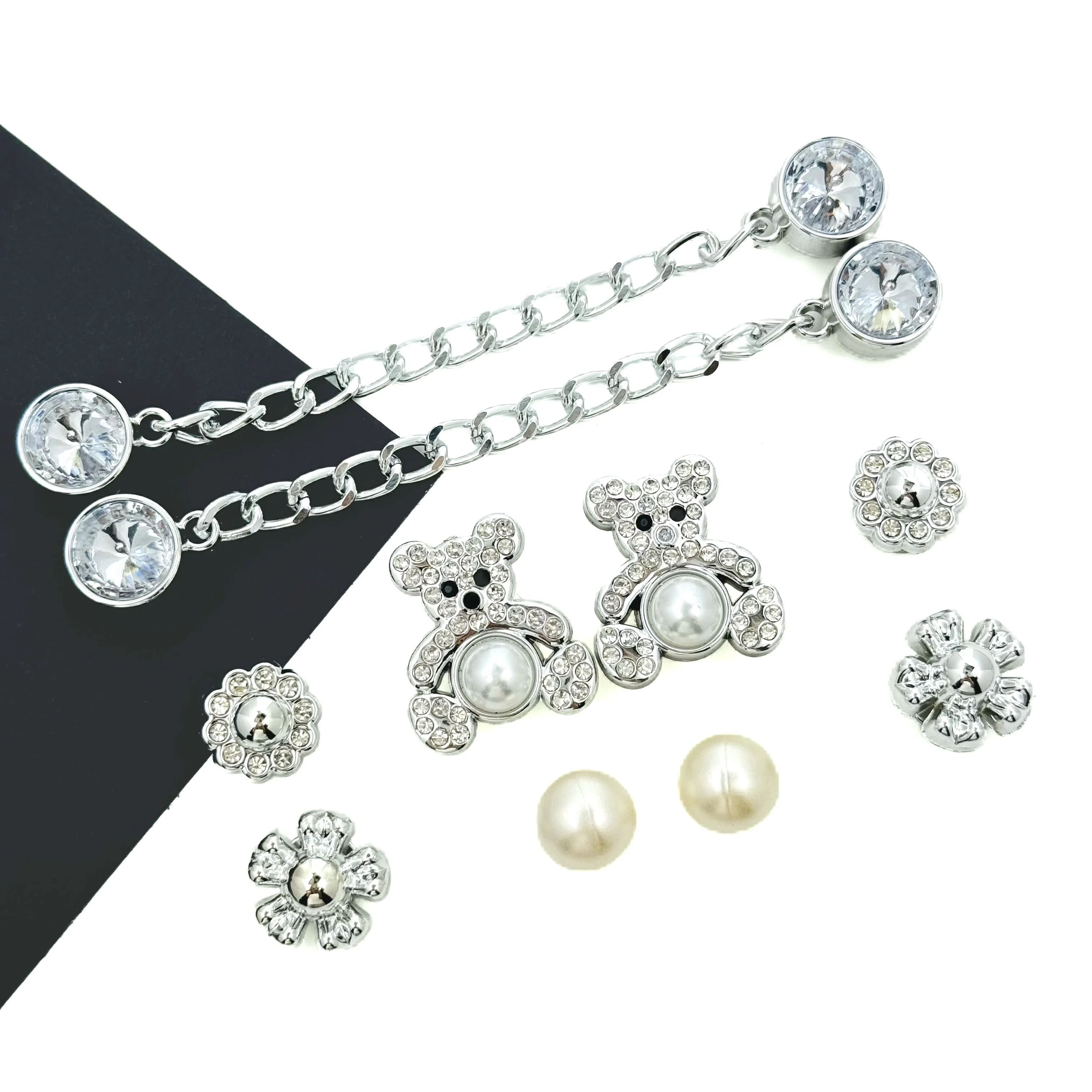 12Pcs Fashion Shoe Charms Set for Sandals Clogs Pins Accessories Pearl Bear Diamond Chain Personalized Sneaker Decorations