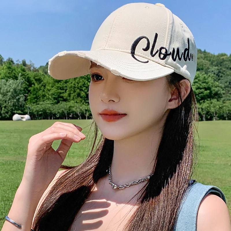 Black side letter embroidered baseball cap for summer outings, sun protection, curved brim duckbill hat, trendy and small face