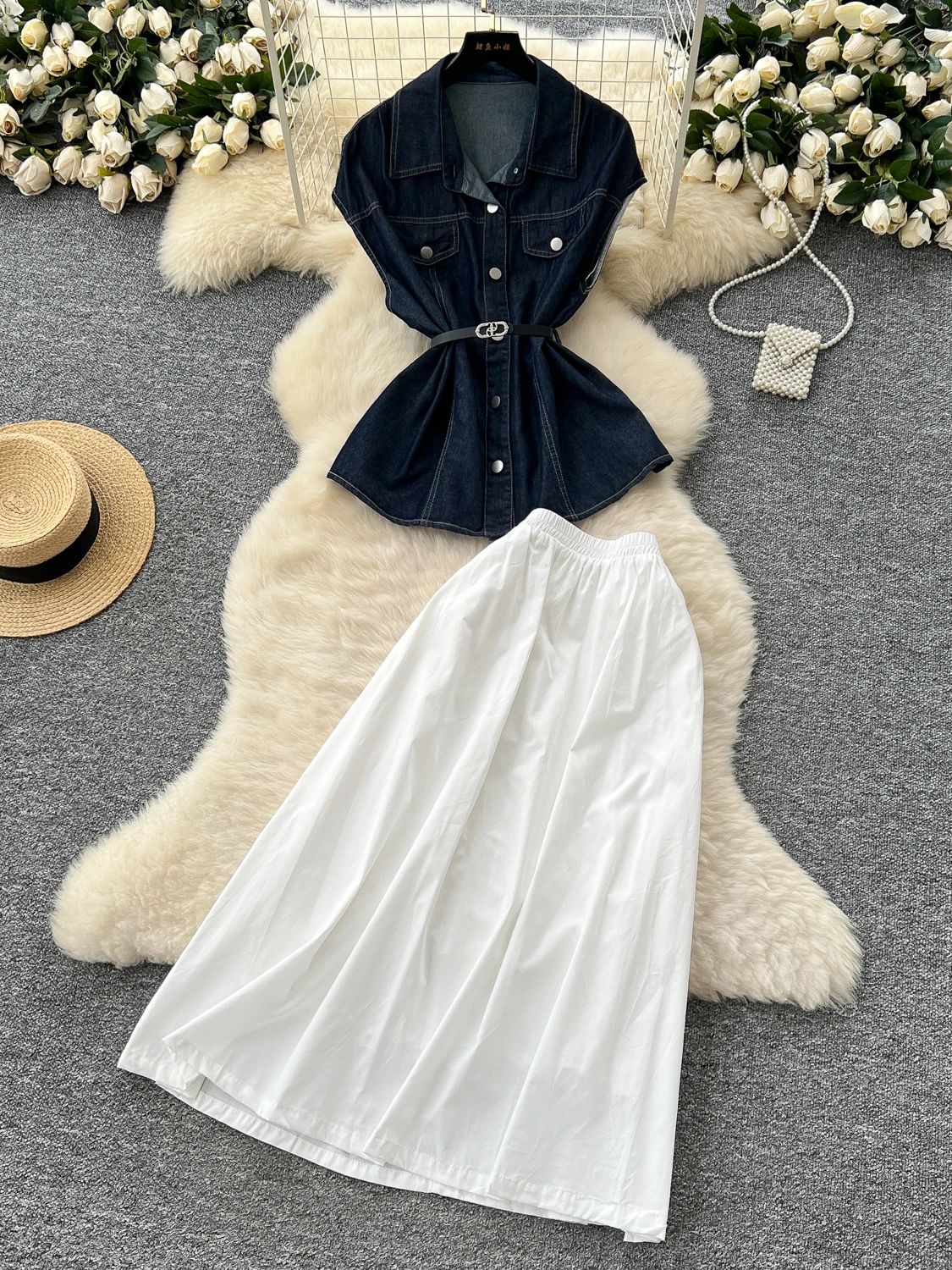 

Faionable Retro Hong Kong Sle Women's Summer Outfit with Waist-Cinching ort Sve Denim Top And High Waist A-Line Skirt