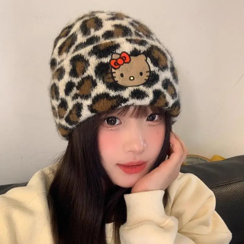 

Sanrio Girl, теплая шапка с рисунком «Hello Kitty», принцесса Kawaii, модная ветрозащитная осенне-зимняя шапка с леопардовым принтом, подарок для девочек, новинка