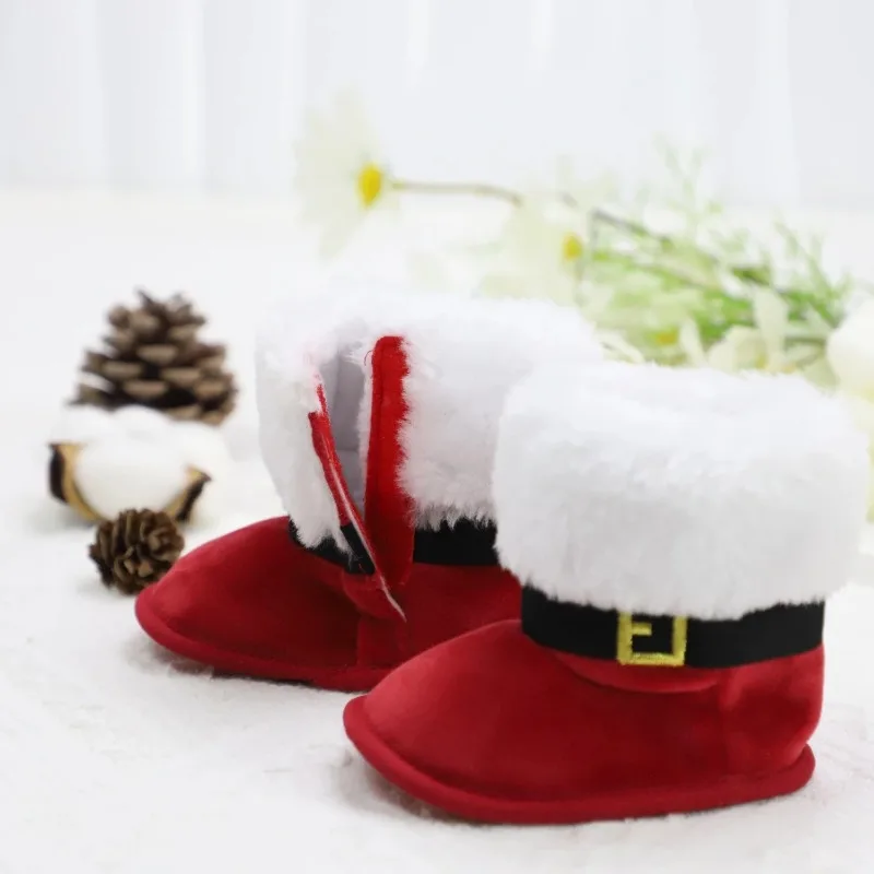 Chaussures de Noël mignonnes pour tout-petits, bottes en forme de cœur en peluche, chaudes et coordonnantes, adaptées aux vêtements de festival et de fête, style d'hiver