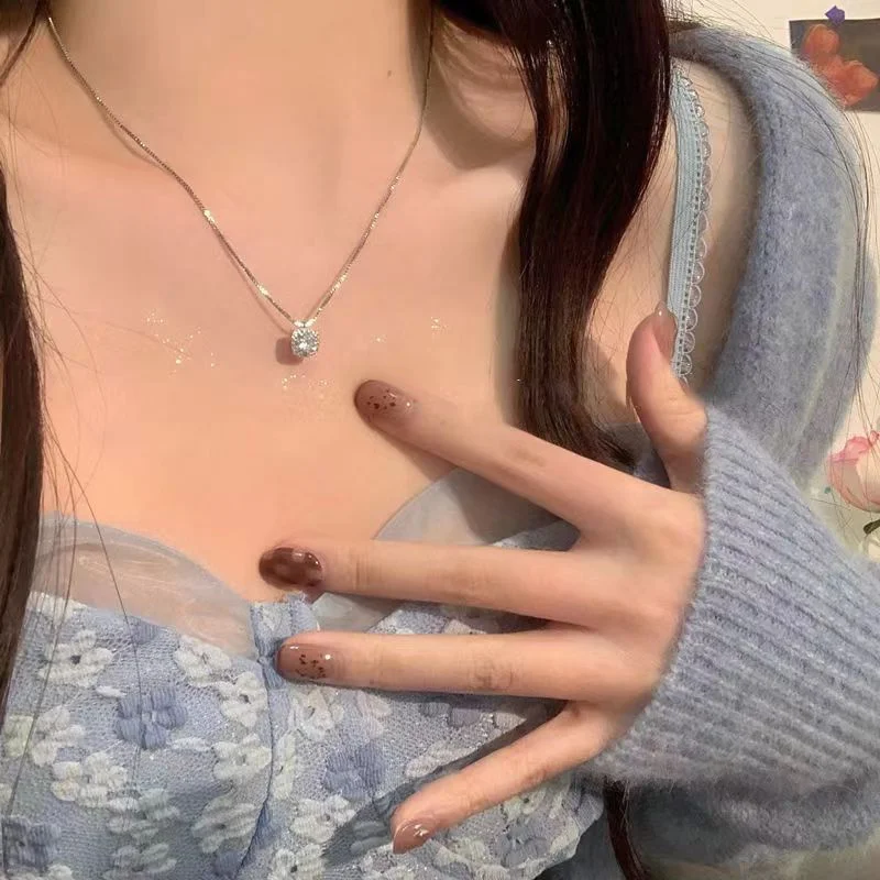 

Exquisite Square White Rhinestone Pendant Necklace For Women Lady Sweet Geometric Zircon Chain Necklaces Banquet Party Jewelry