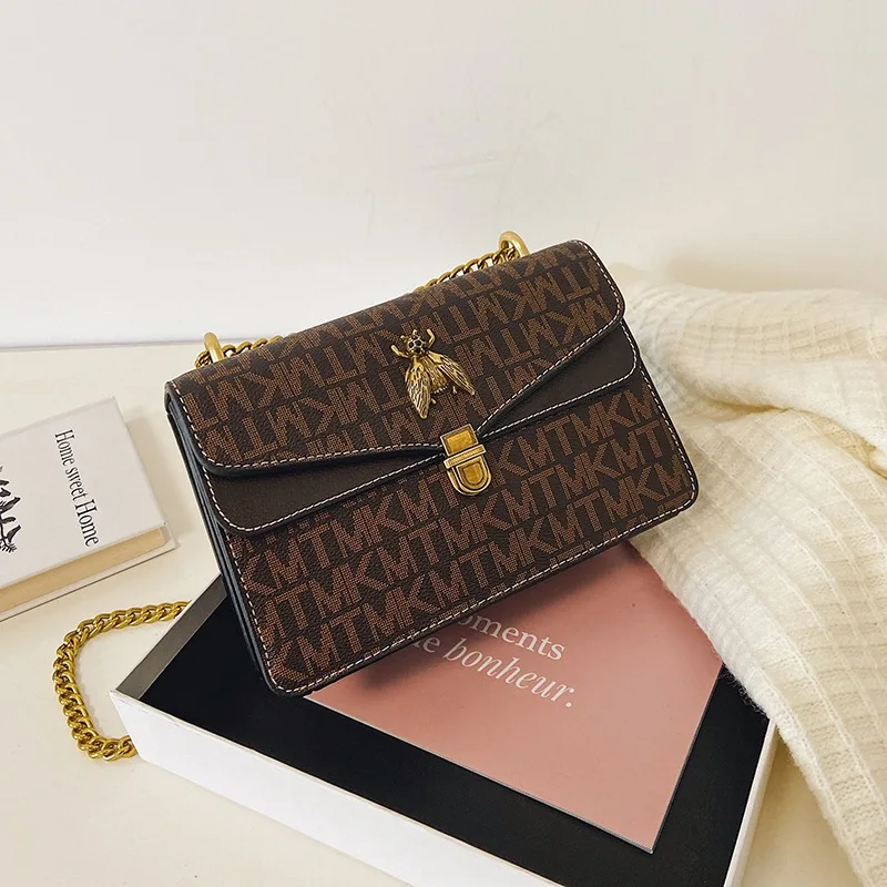 ‌ حقيبة مربعة جديدة مطبوعة بأحرف لعام 2025، محفظة كروس/كتف، حقيبة يد واسعة للنساء، إكسسوار يومي عصري ومتعدد الاستخدامات