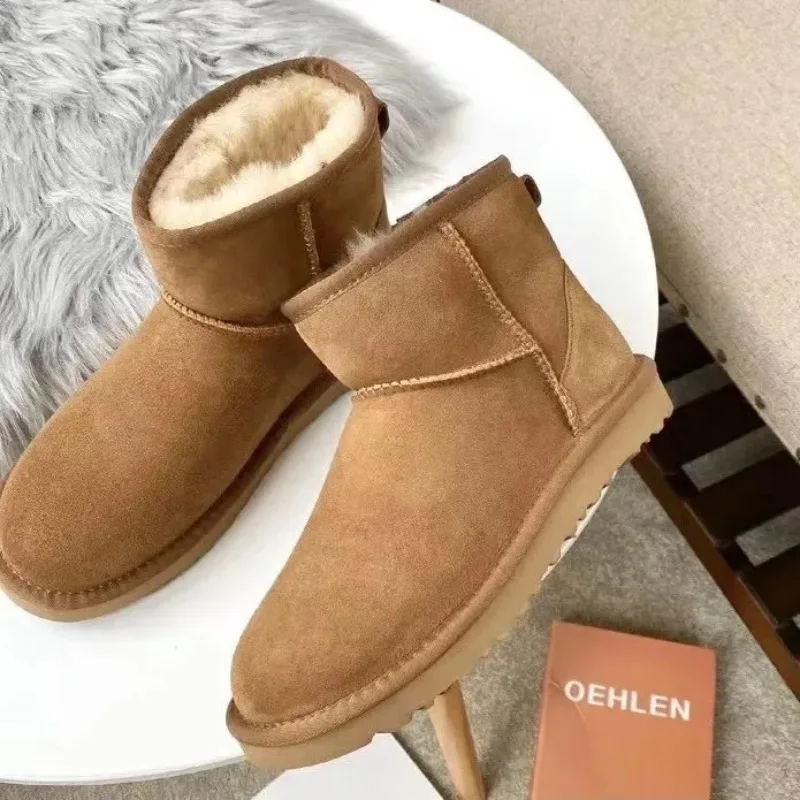 2025 Botas cálidas de invierno: botas de nieve para mujer, botas cortas para hombre, corte de piel de oveja y lana, zapatos bajos de cuero cálidos