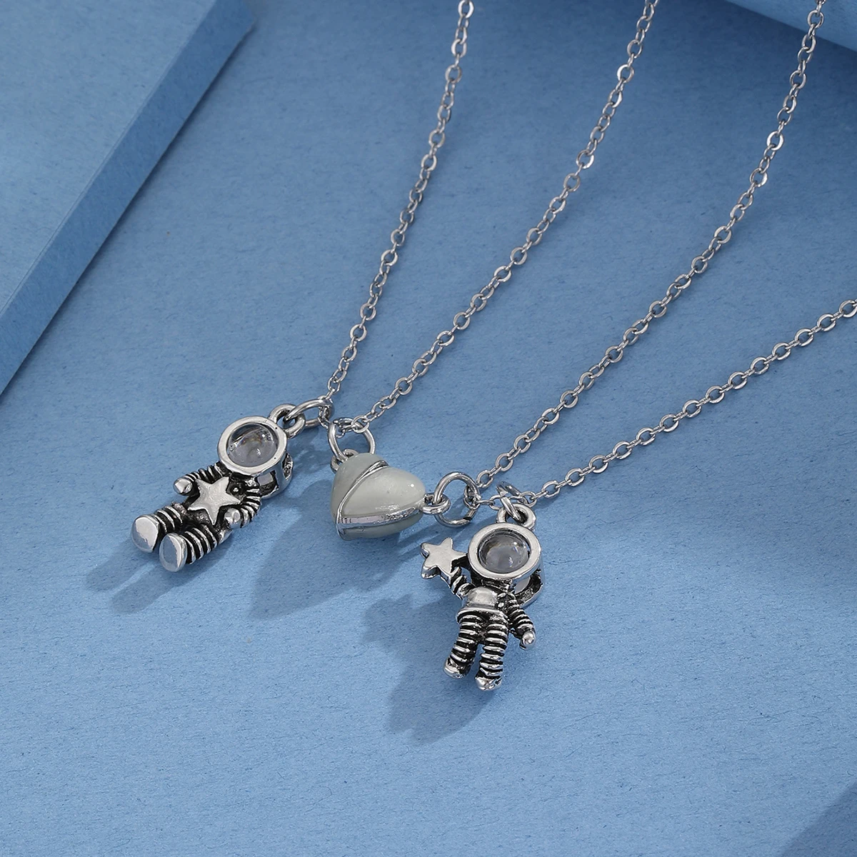 Luminous Grey Heart Projected Astronaut Couple Necklace Cross Chain Jewelry for Couples