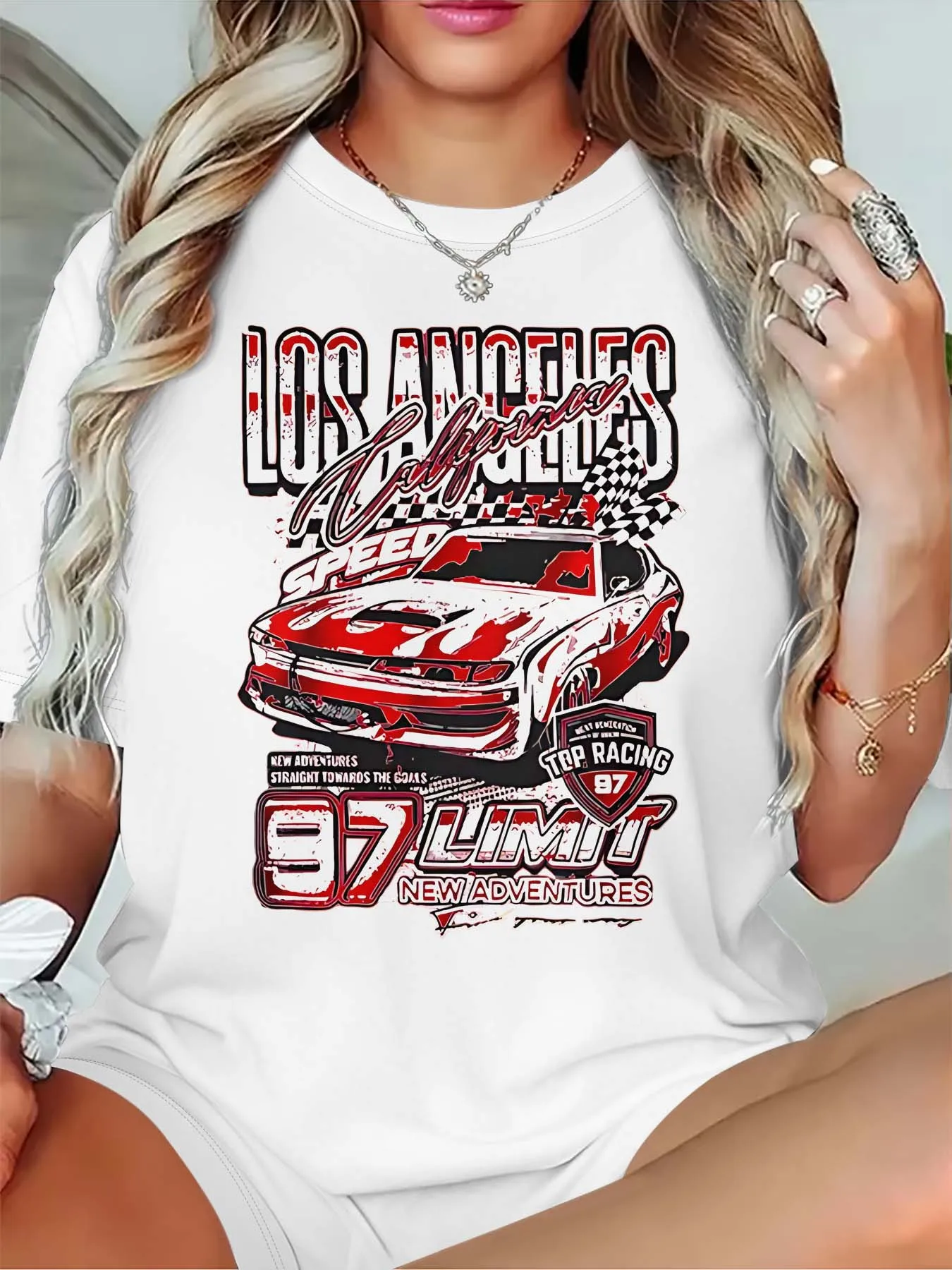 Koszulka damska plus size w stylu wyścigowym Los Angeles, modny top z grafiką samochodu, idealny na przyjęcie \"Uwielbiam szybkość i przygody\".