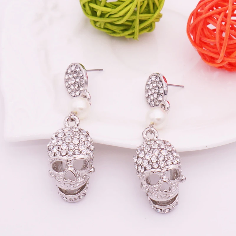 Vintage Punk Skull Full Drill Jewelry Inlay Brick Piercing Pearl Earrings Personality Halloween Modern Women's Earrings 2022