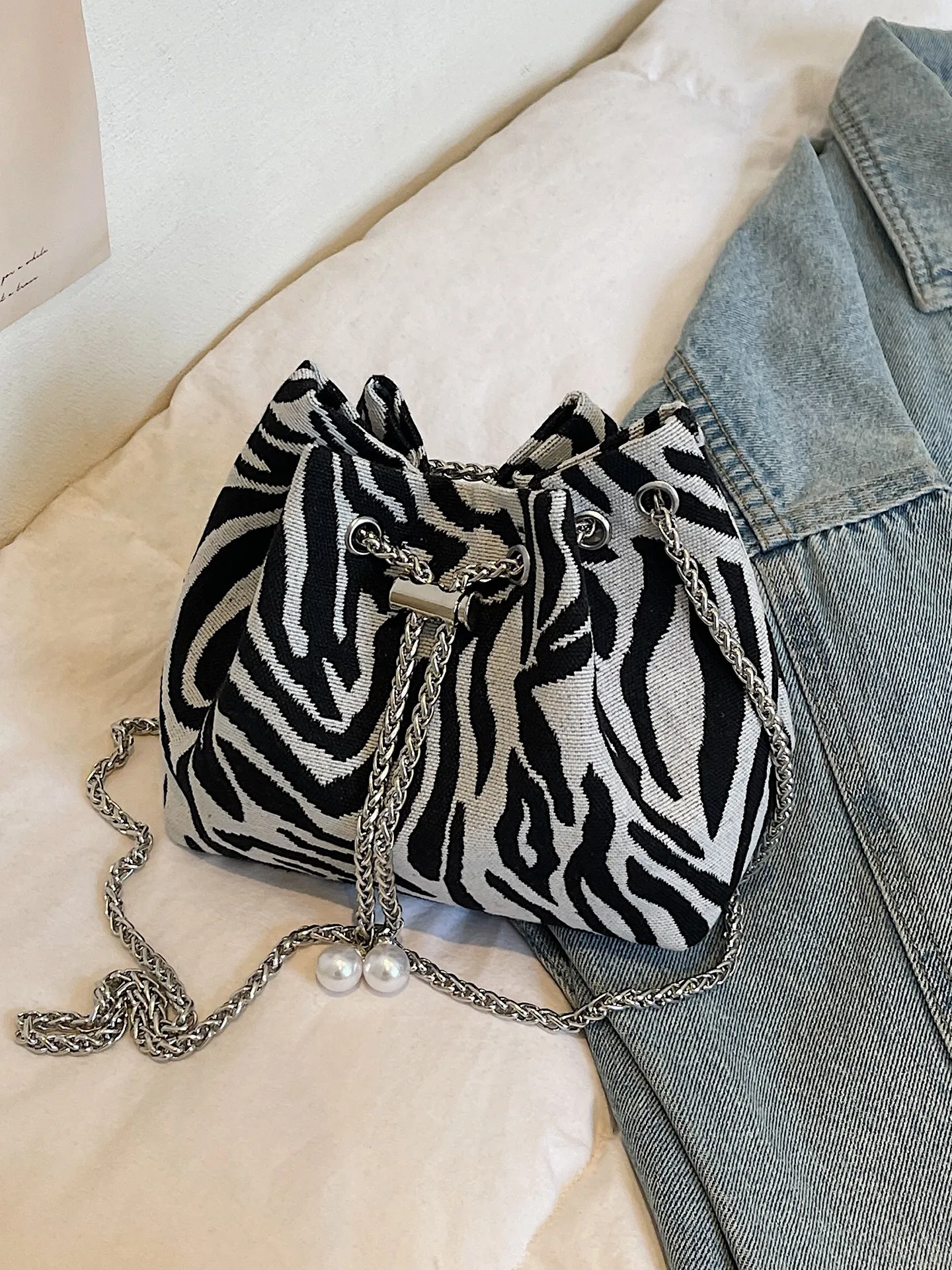 

Сумка-кроссбоди на цепочке, повседневная модная сумка через плечо, сумка-мешок на шнурке для поездок на работу, новинка 2026 года, весенняя женская маленькая квадратная сумка