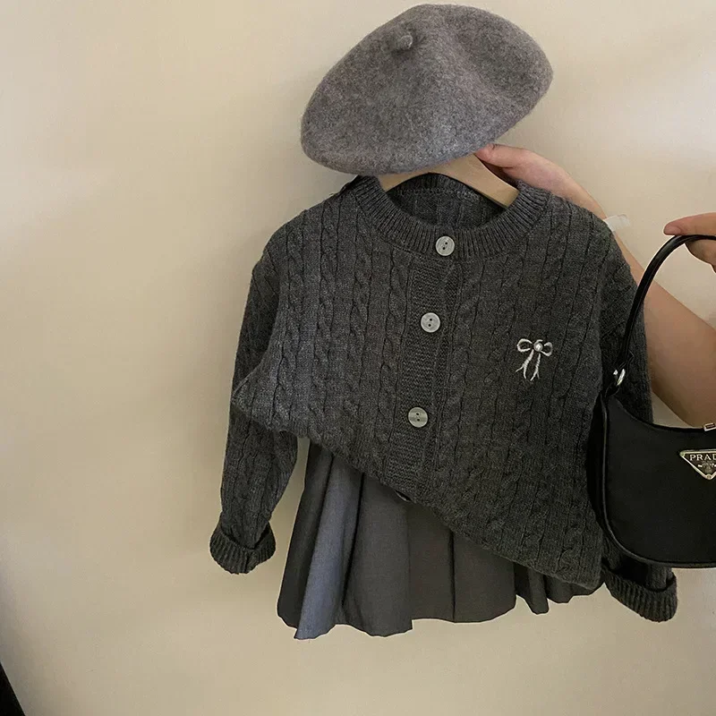 Sweaters Girl Bow Knitting Cardigan Loose Coat Autumn New Fashion Pleated Skirt 2024 Childrens Clothing Sweet Striped