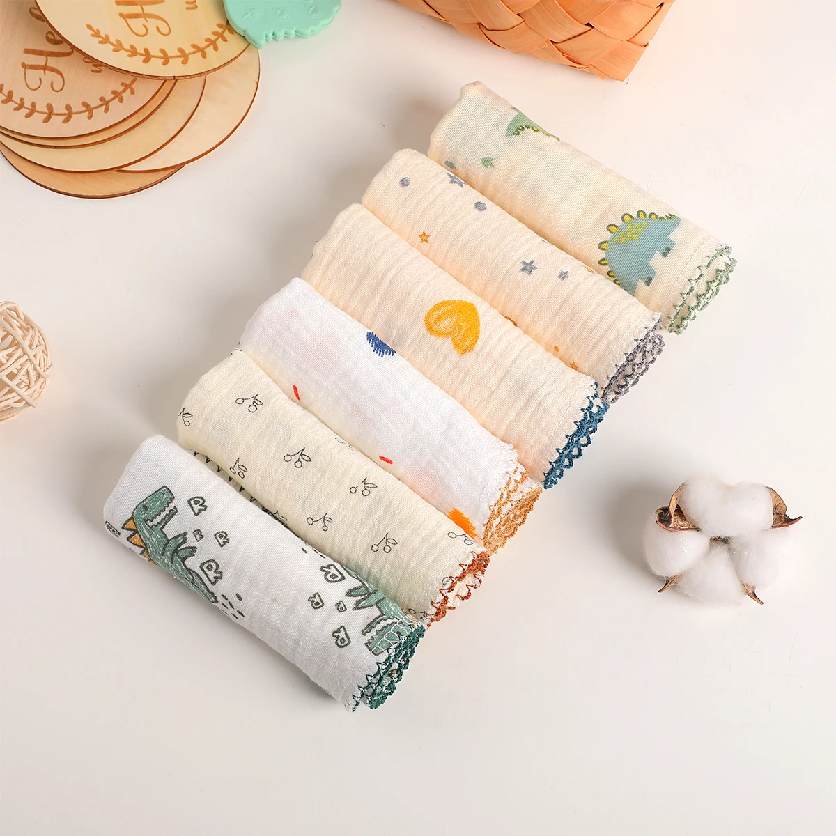 منشفة مربعة ناعمة للأطفال مقاس 25*25 مع حواف من الدانتيل بتصميم كرتوني لغسل الوجه، قماش لطيف على الجلد، منشفة للأطفال الصغار