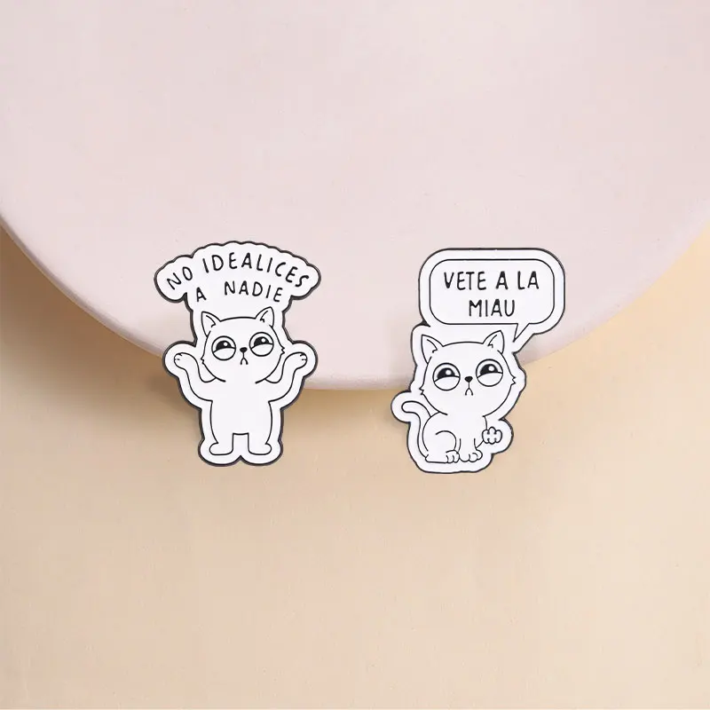 Funny Spanish Quotes Cat Enamel Badge NO IDEALICES A NADIE Humor Cartoon Animal Pins  Latin Slogan Brooches Jewelry Gifts
