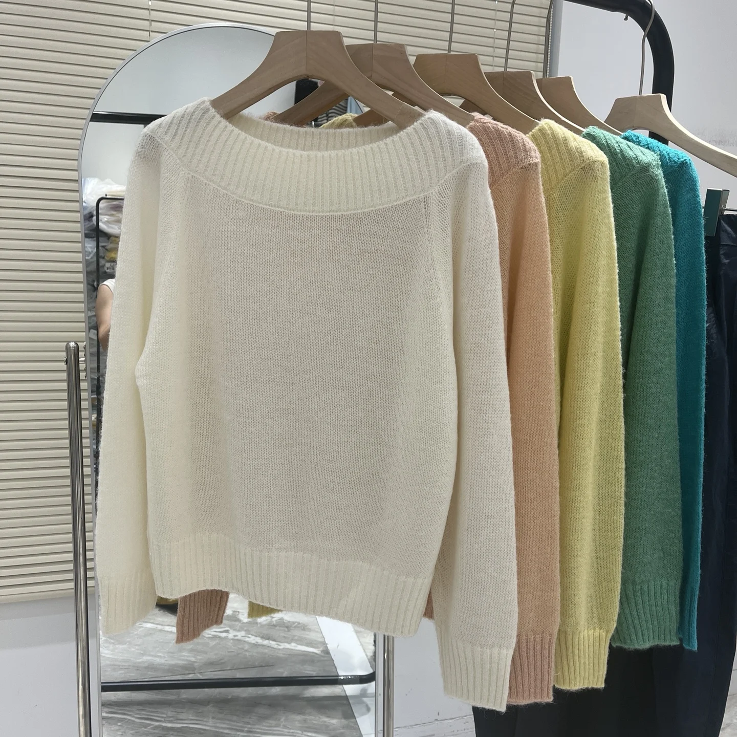 

Простой свитер Camere на одно плечо, корейский вязаный топ с диагональными плечами, дизайн с открытыми плечами, осенняя мода