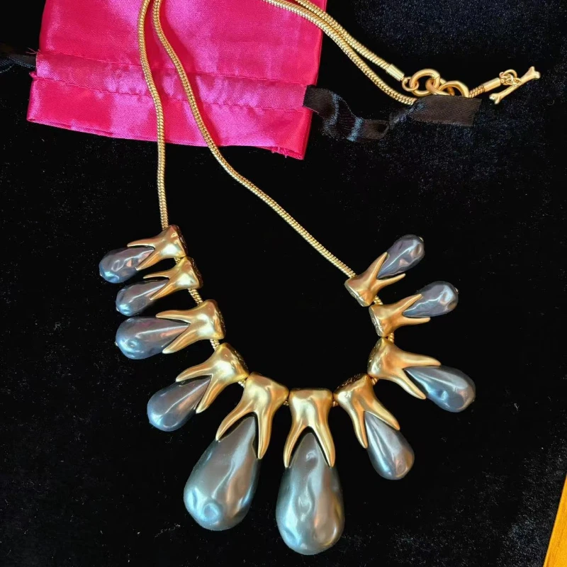 Europe Exaggerated Teeth Gray Necklace Women Art Designer Luxury Flashy Jewelry Jewelry
