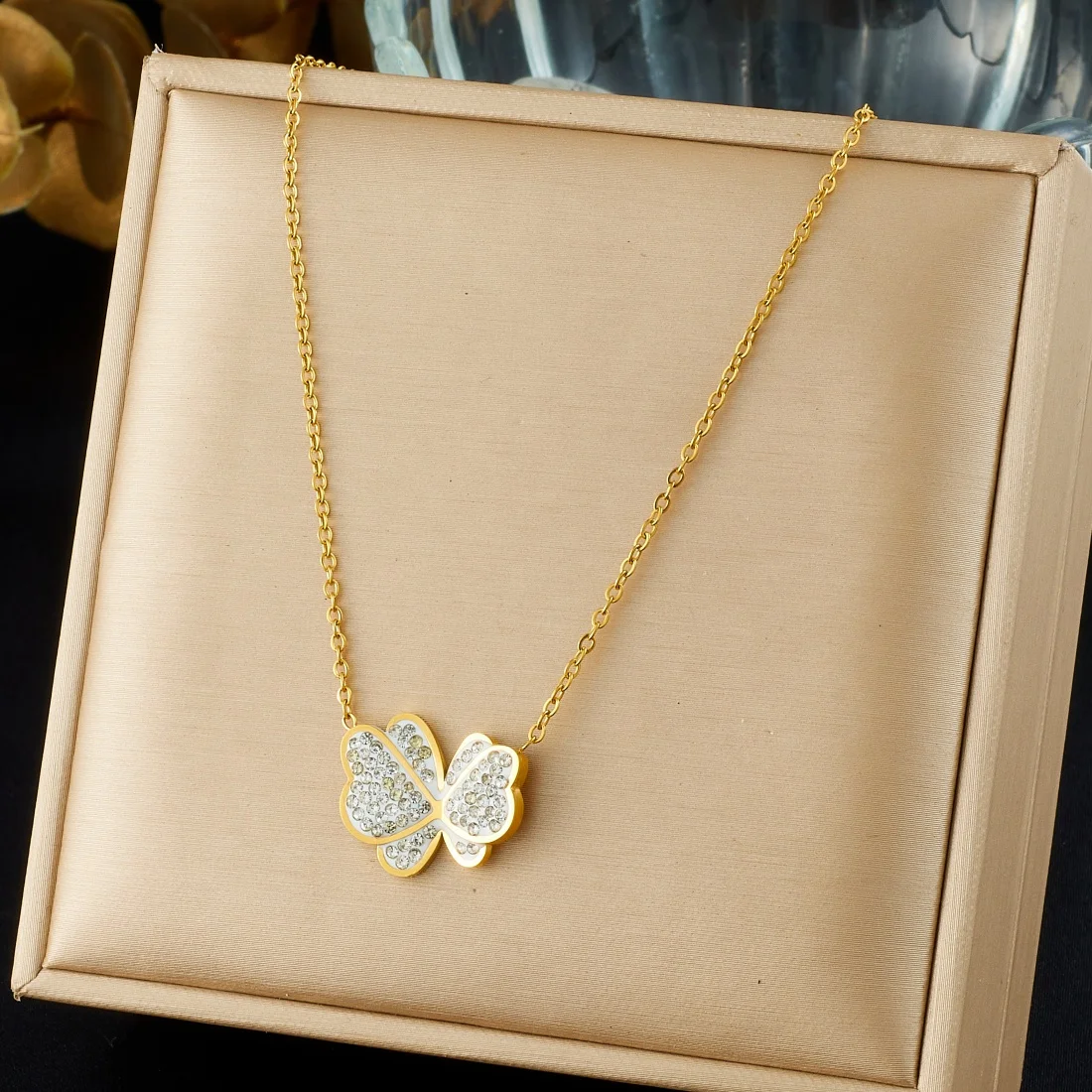Edelstahl Goldene Unregelmäßige Schmetterling-Anhänger-Halskette mit Strass-Einlage Damen Mode Neue Halskette Schmuck
