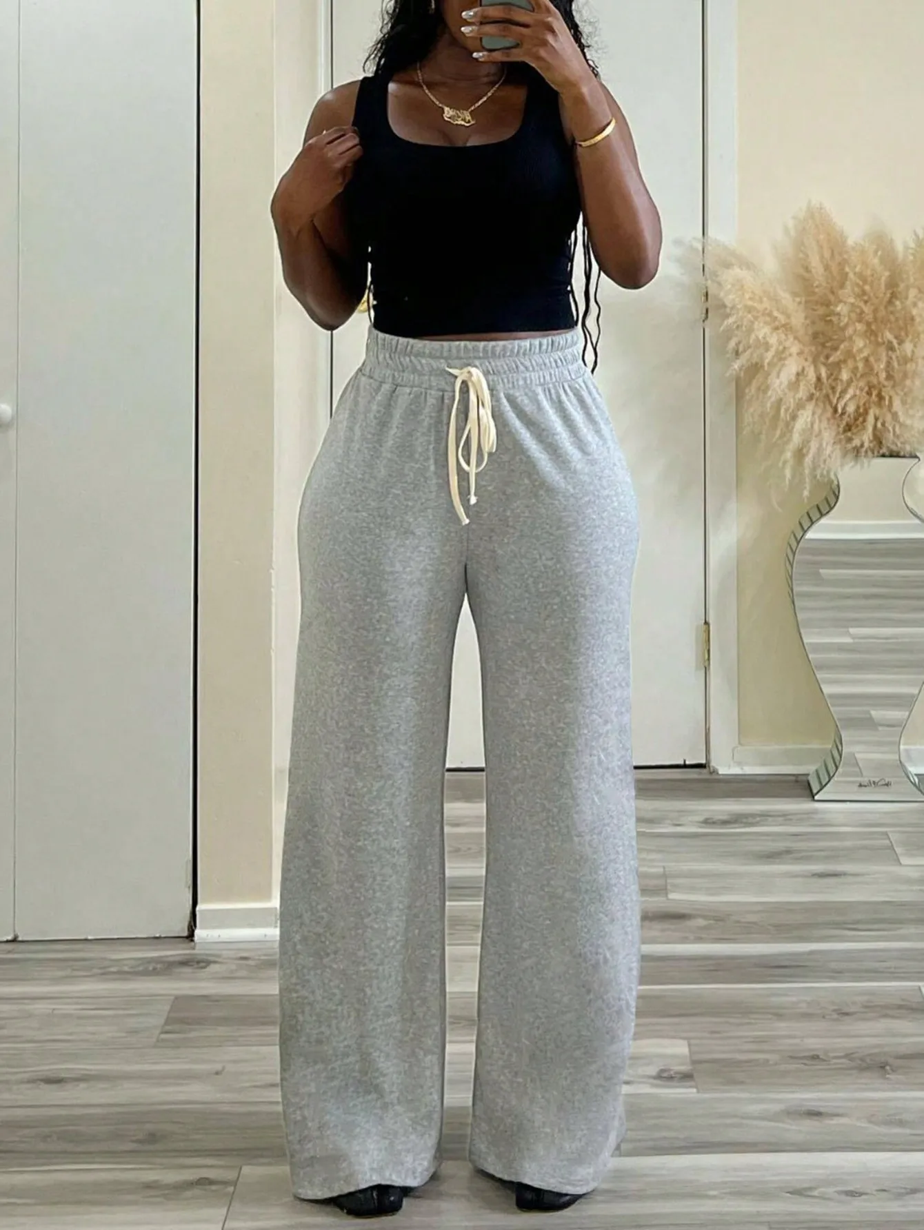 

Женские спортивные брюки с высокой талией и широкими штанинами на шнурке - серые повседневные брюки для отдыха