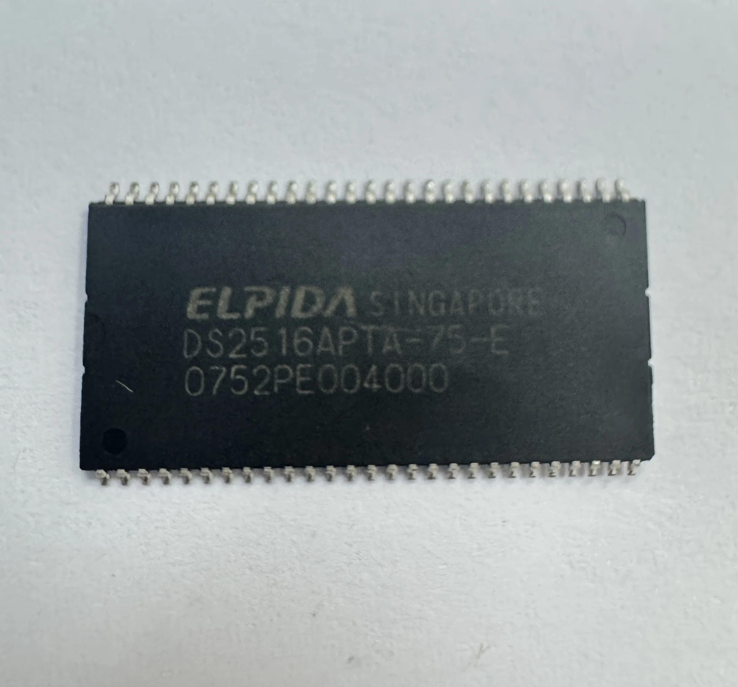 The DS2516APTA-75-E is an Intel XScale network processor with a 32-bit RISC architecture and 16MB of flash memory.