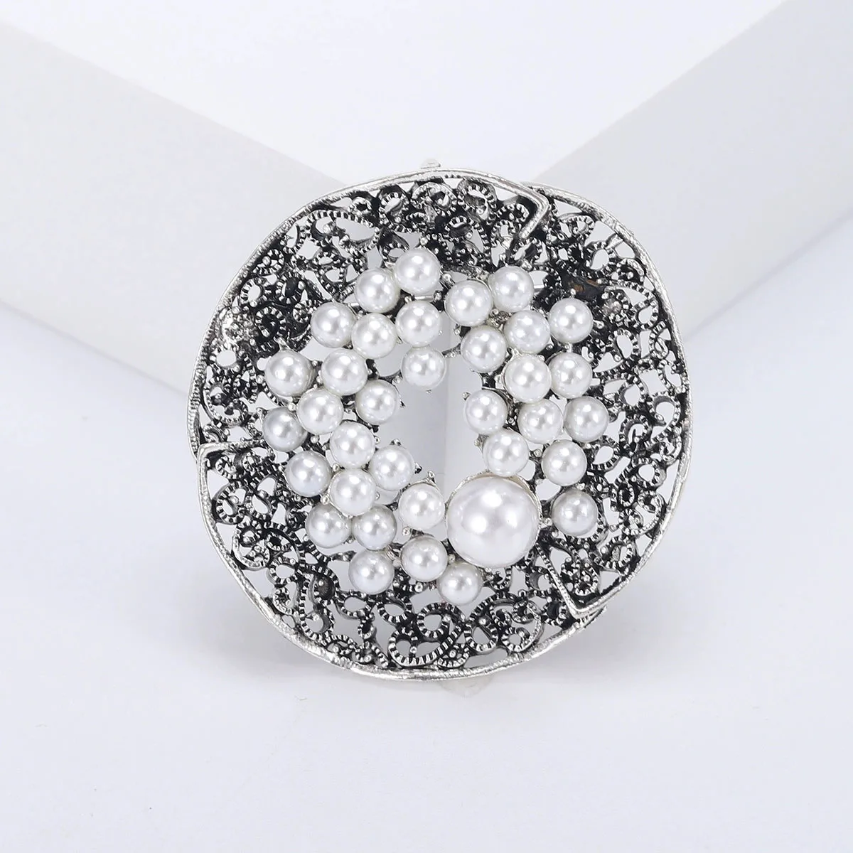 Vintage Pearl Wreath Brooches for Women Unisex Plant Pins Friends Party Gifts Banquet Jewellery Accessories
