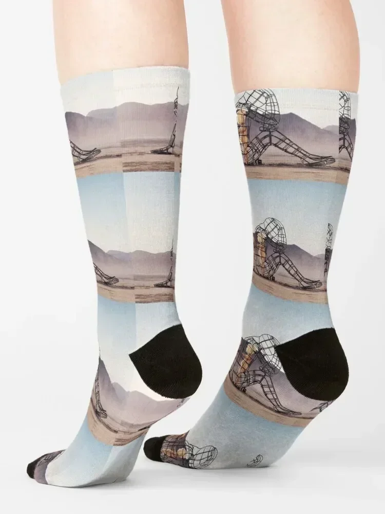 7. الهندسة المعمارية لشخصين تحول ظهورهم إلى واحد آخر في حرق الرجل. جوارب جوارب جوارب للرجال والنساء