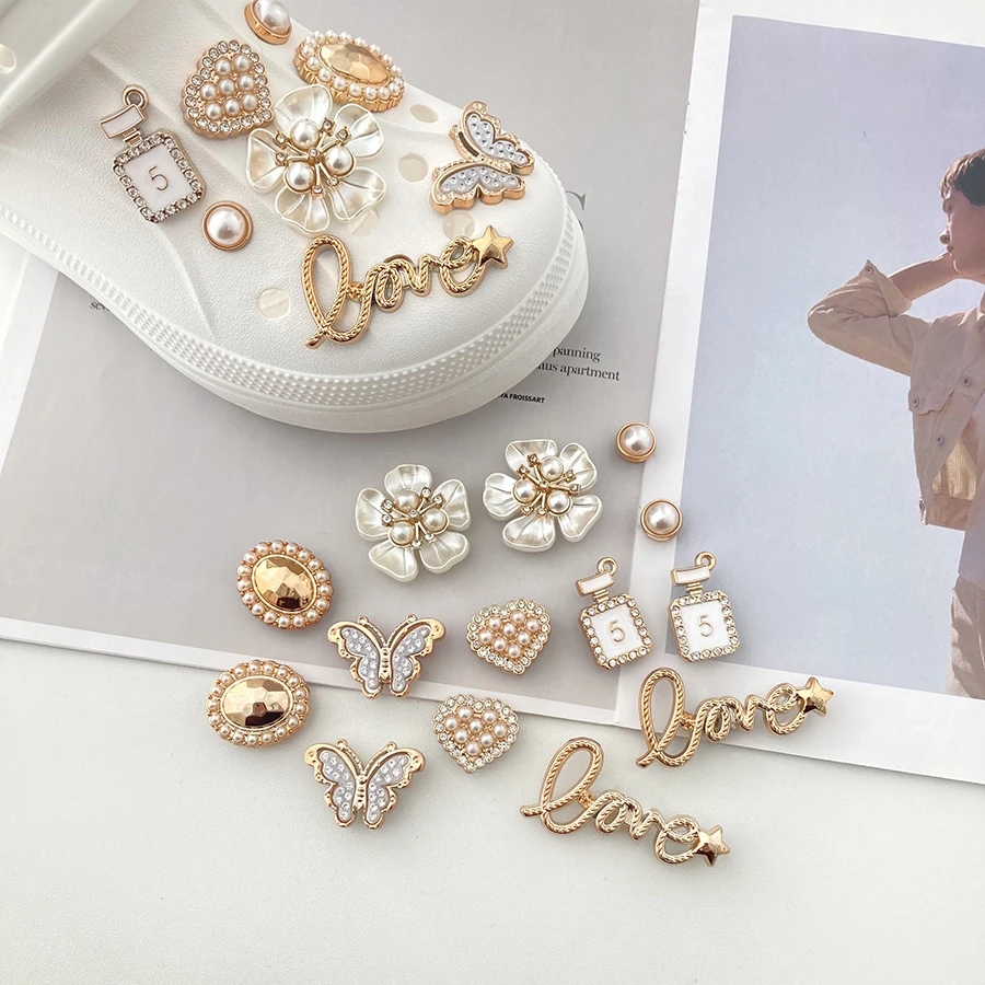 16 szt. Zawieszki do butów z motywem motyla, kwiatów i perfum, wykonane z ABS i perłami, odłączane, odpowiednie do Crocsów, chodaków, sandałów, idealne na prezent na imprezę.