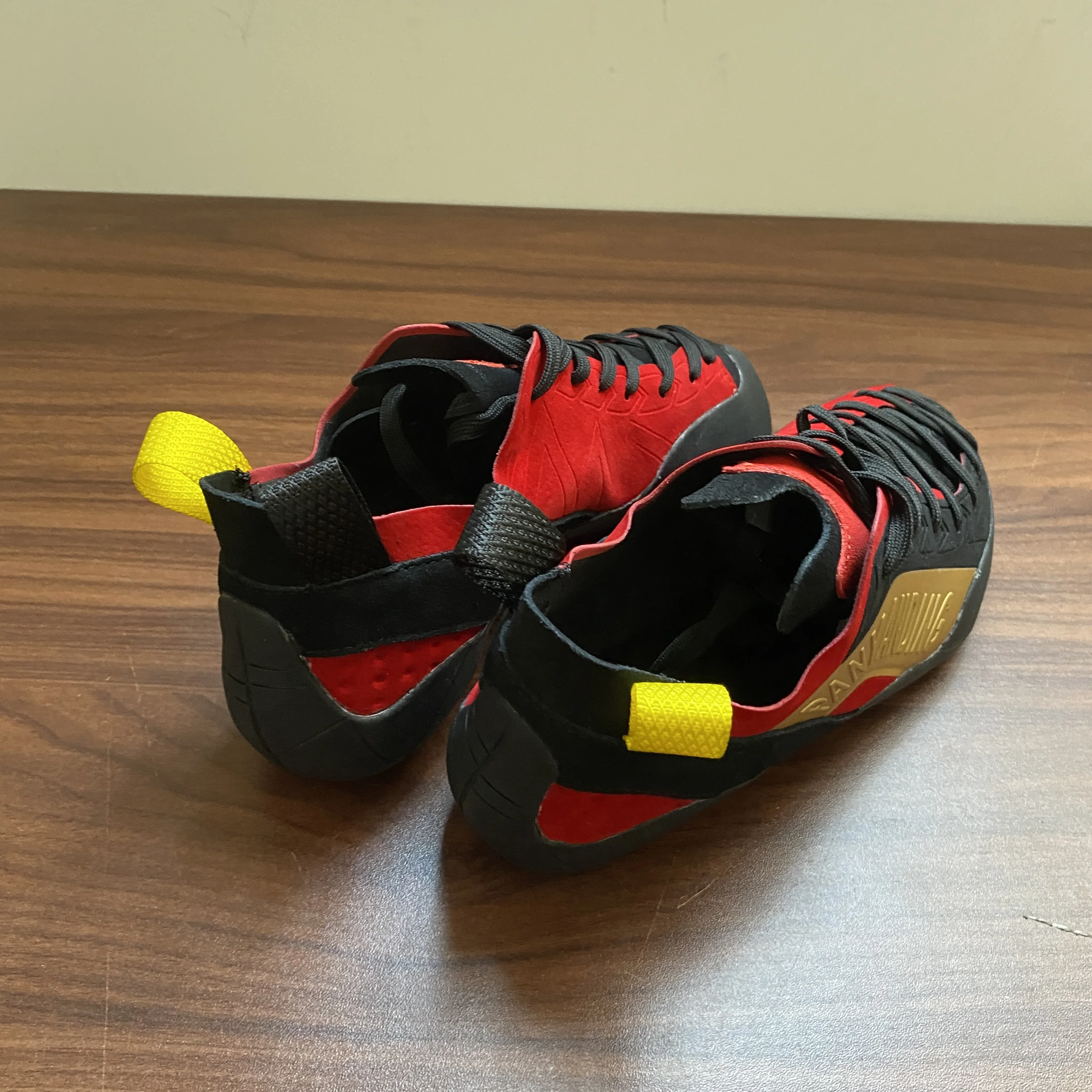 Indoor Climbing Shoes Youth Unisex Slip Resistant Beginner Training Shoes Rubber Upper Professional Climbing Shoes