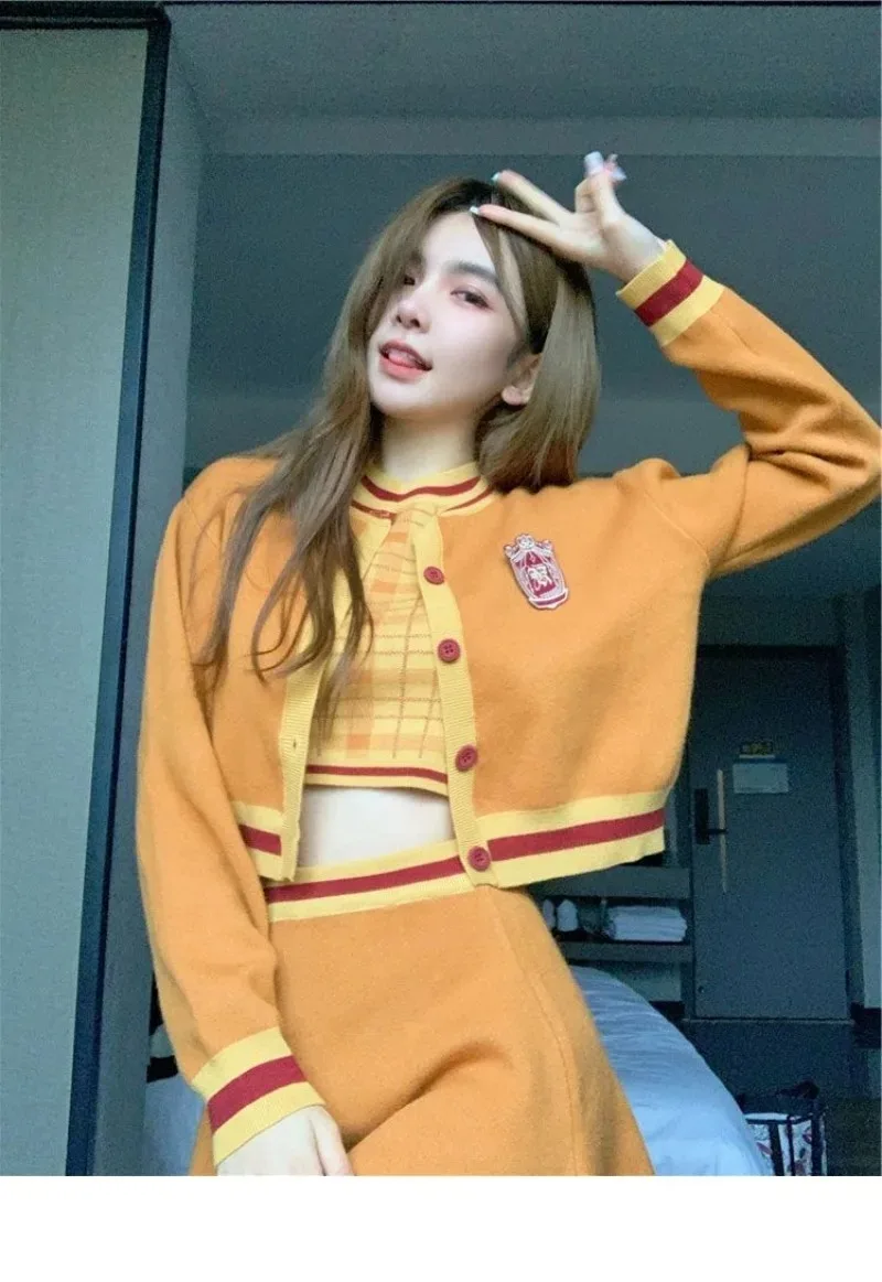 Słodki kamizelka z dzianiny, modny, spódnica wiązana, trzyczęściowy, komplet damski koreański College w kratę, miękki, delikatny, wąski jesienny