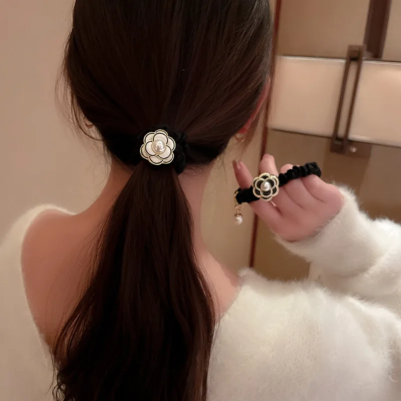 Classic Hot Selling Camellia Flower Pearl Elastic Hair Bands Rubber Bands Hair Rings 2023 Latest French Brand Floral Hair Ropes