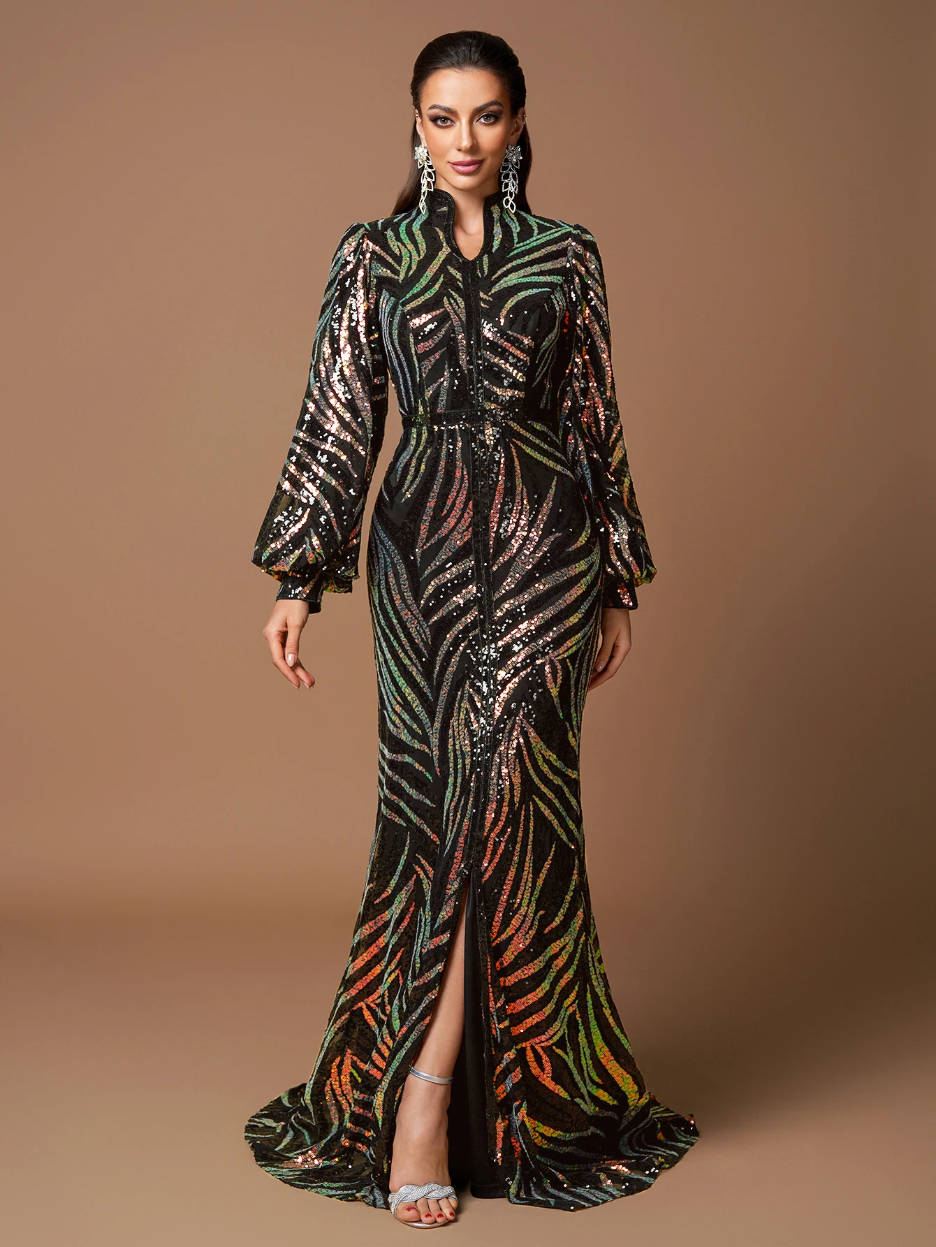 فستان سهرة أنيق بأكمام طويلة وفتحة مطرزة من UNITHORSE للمناسبات الرسمية