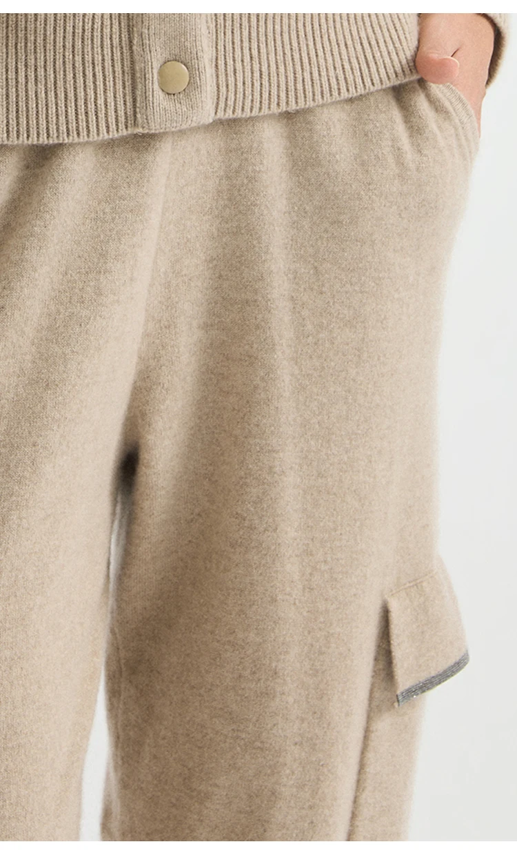 BD3621770 Damen-Cargohose aus 100% Kaschmir mit Kettenbesatz, Cargotasche, elastischem Bund, gerippten Bündchen, entspannter Schnitt, Frühherbst – Detail 4