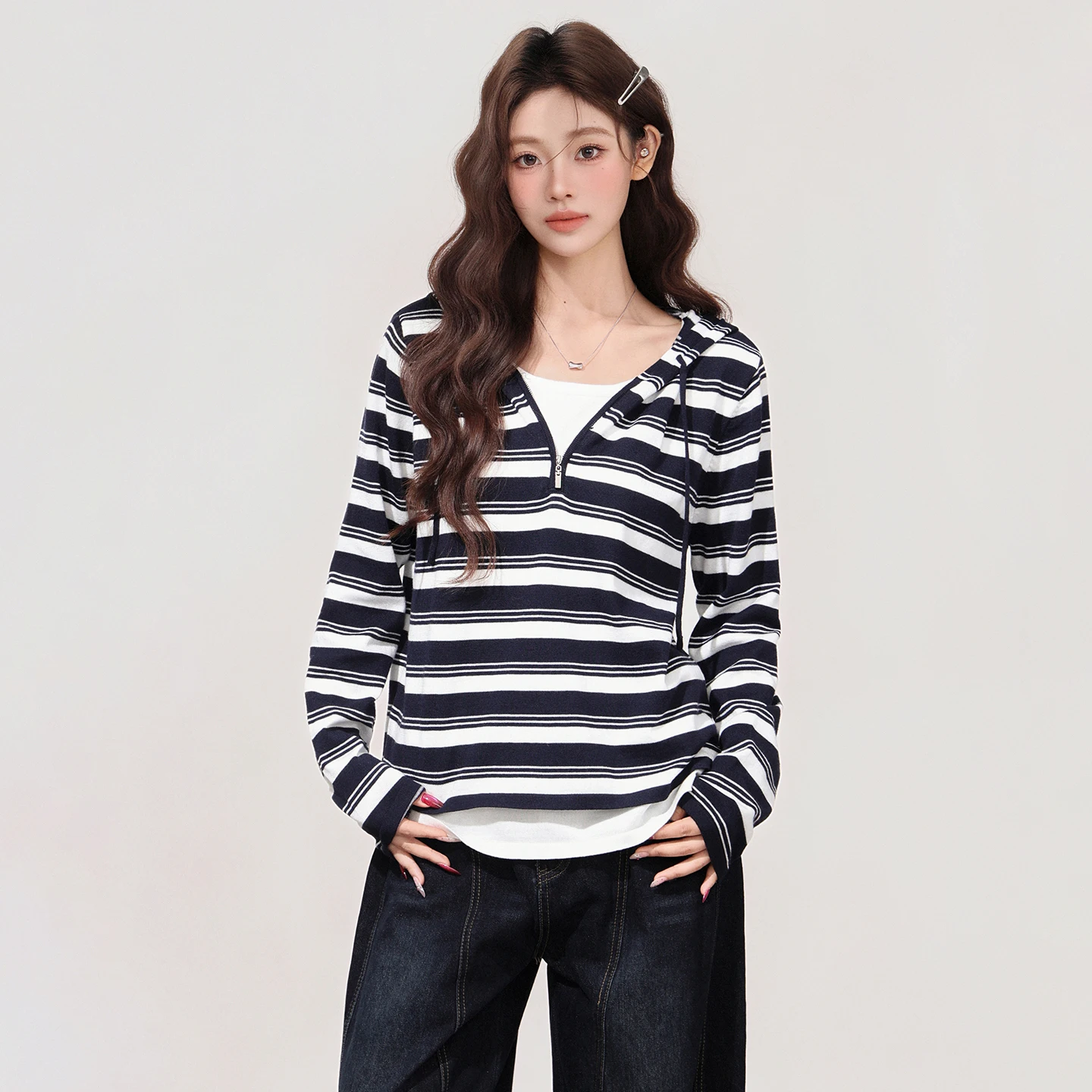 

Autumn and Winter Contrasting Striped Fake Two-Piece Knitted Long Sleeved Hooded Fashionable Base Shirt with Inner Top for Women