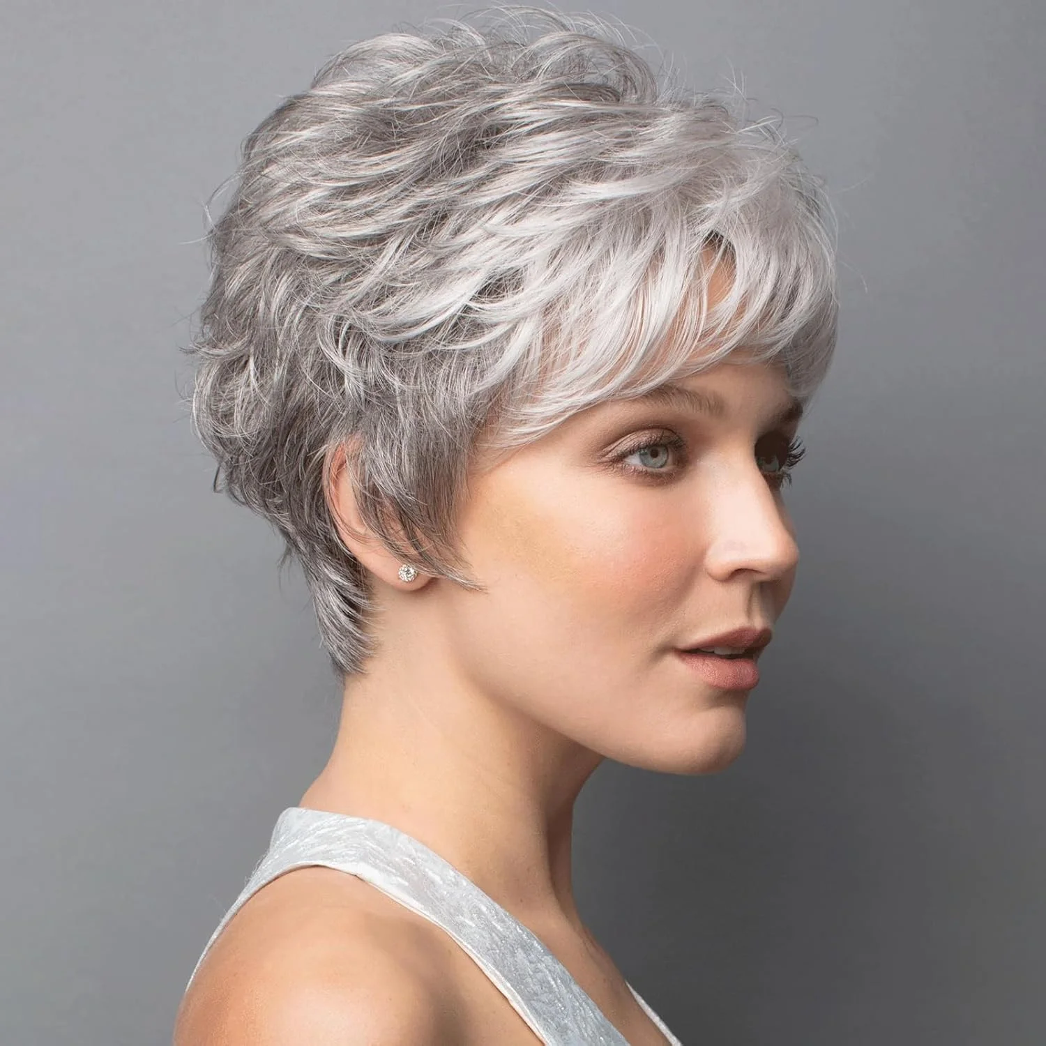 

Short Gray Curly Wig for Women, Silver Layered Wig, Natural Wavy Wig, Synthetic Wig, Ombre Grey Wig