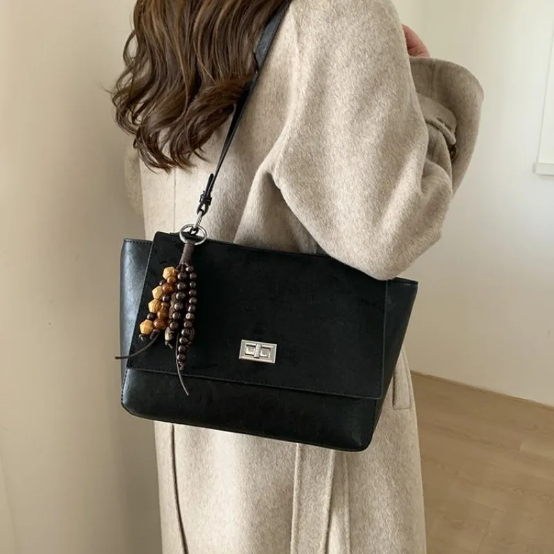 

Women's Casual Style Suede & Leather Flap Shoulder Bag, Ideal for Daily Use, School Commute, Weekend Outings & Shopping