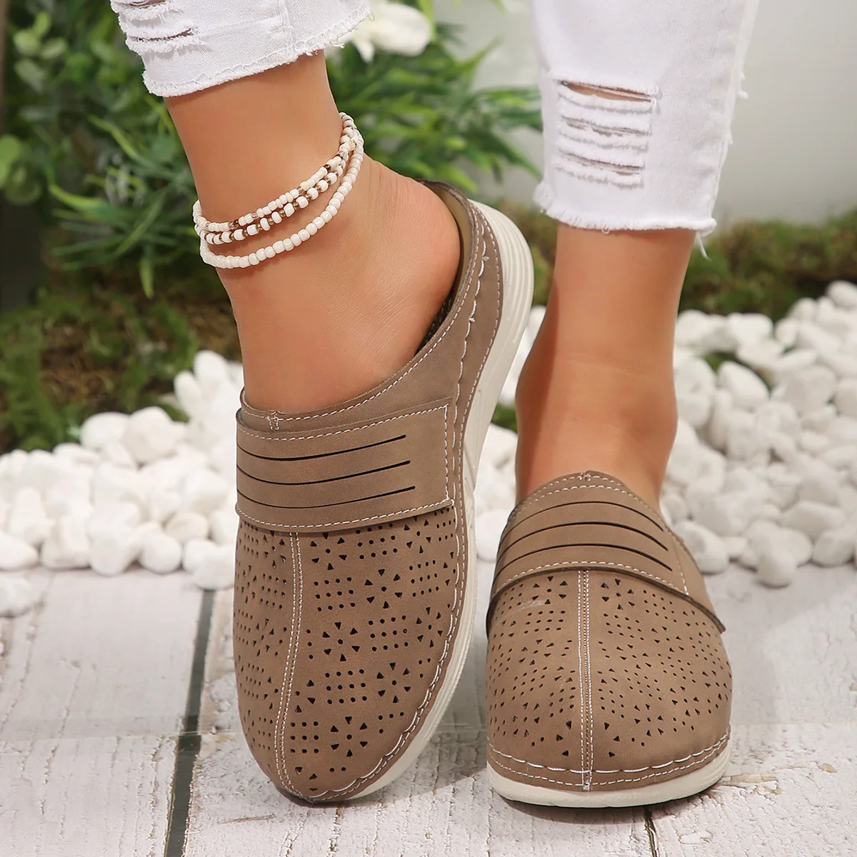 

2025 new large size women's Crocs Bao head continuously empty breathable Mueller shoes casual retro sandals