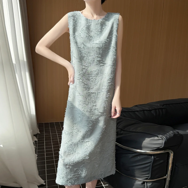 

New Jacquard V-neck Sling Dress in Summer Women's New Chinese Acetic Satin Long Dress Suit with Bottom Skirt.