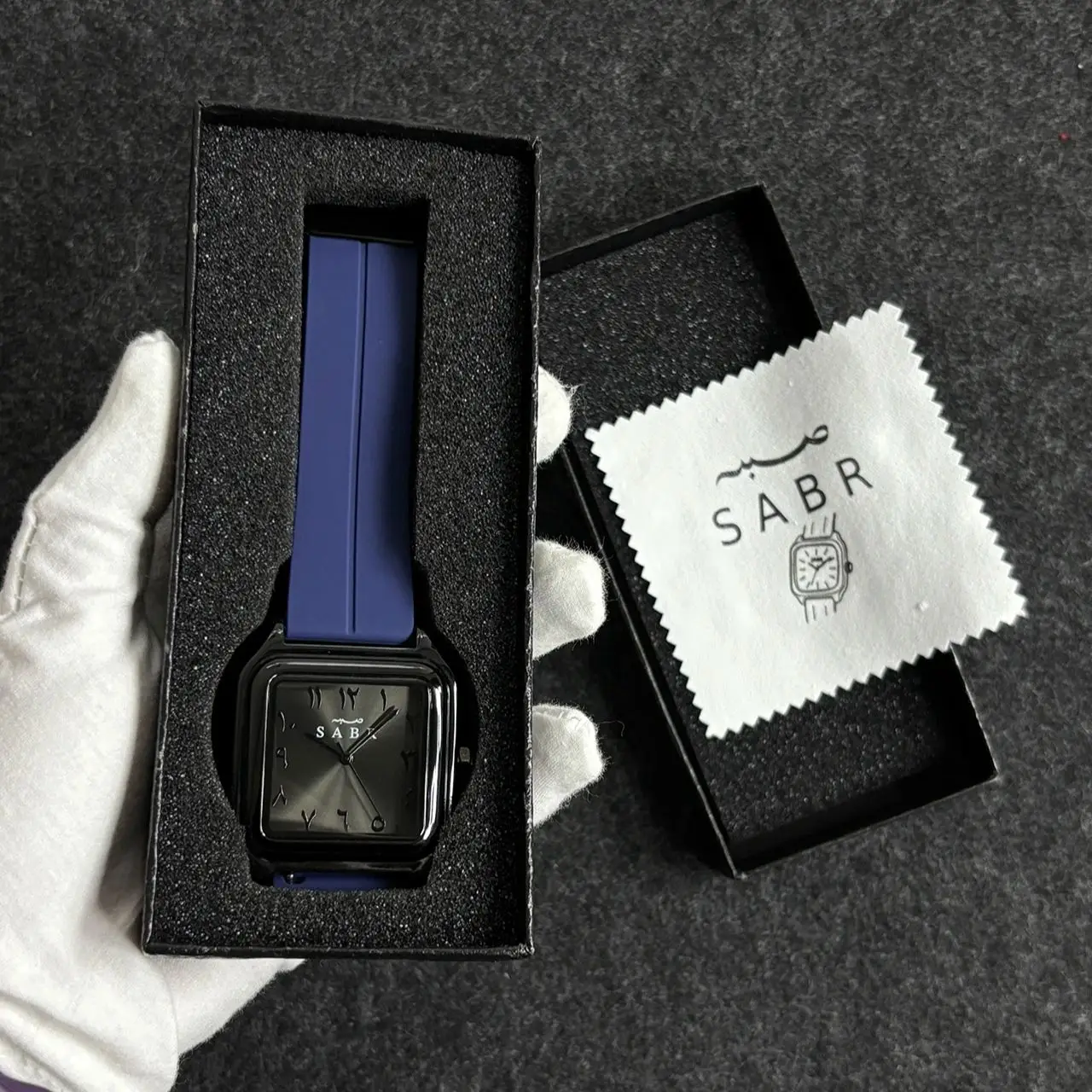 ساعة SABR بأرقام عربية للرجال مصنوعة من خليط معدني 3ATM مقاومة للماء كوارتز بسوار من السيليكون وإبزيم مغناطيسي #5
