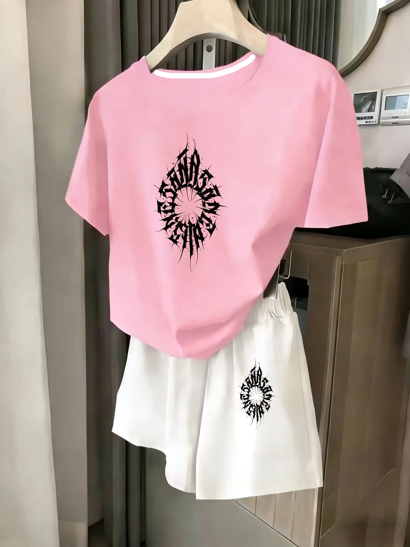 

Женский комплект из 2 предметов, летний комплект для пляжного отдыха, повседневная футболка с круглым вырезом и короткими рукавами, шорты с эластичной резинкой на талии, удобный костюм