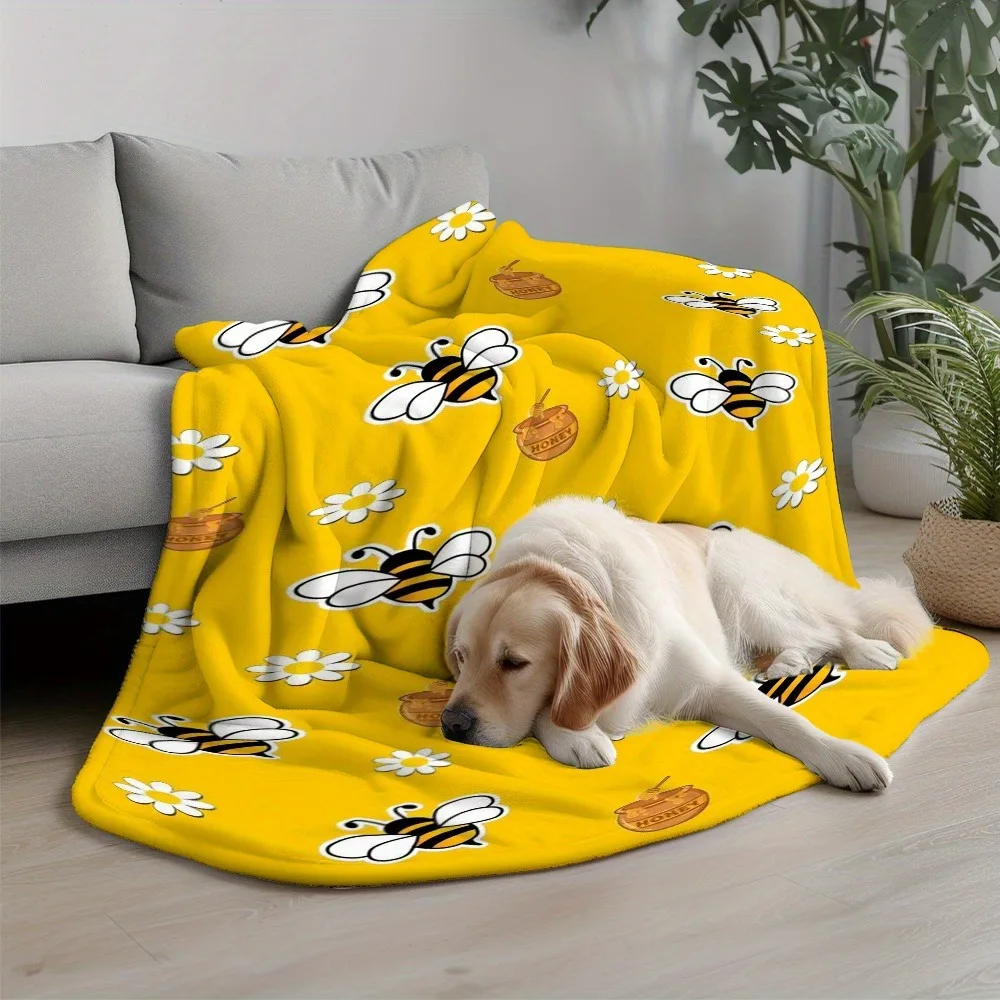Bee & Honey Jar Flannel Blanket 2D Flat Print Cozy Essential Bedroom Couch Blanket Stylish Functional Warm Lively Spring-Themed