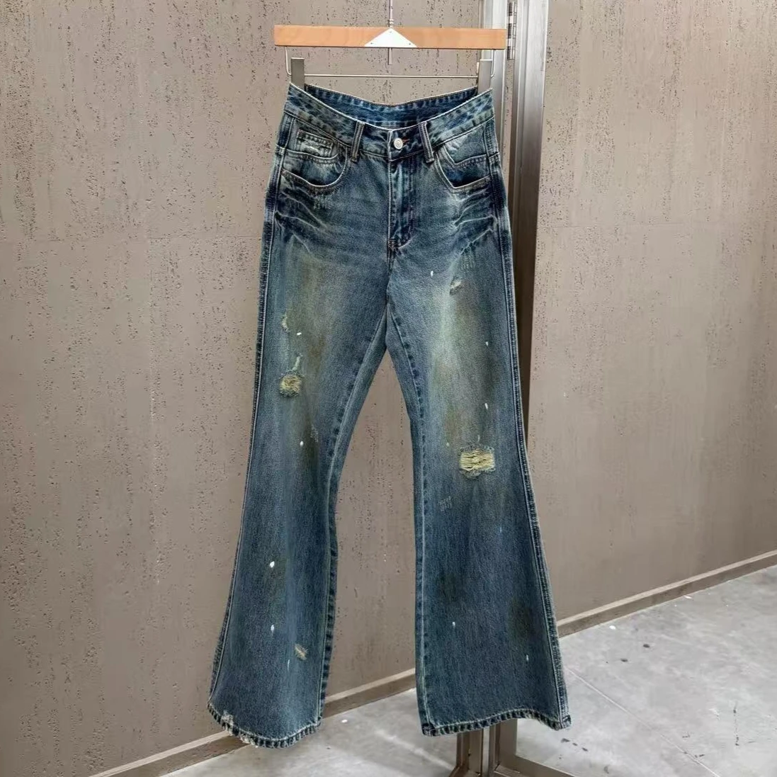 

2026 Spring and Summer Mud Dyeing Process with Holes and Paint Dots Design Ins Denim Micro-flare Pants Slimming Look Jeans Women