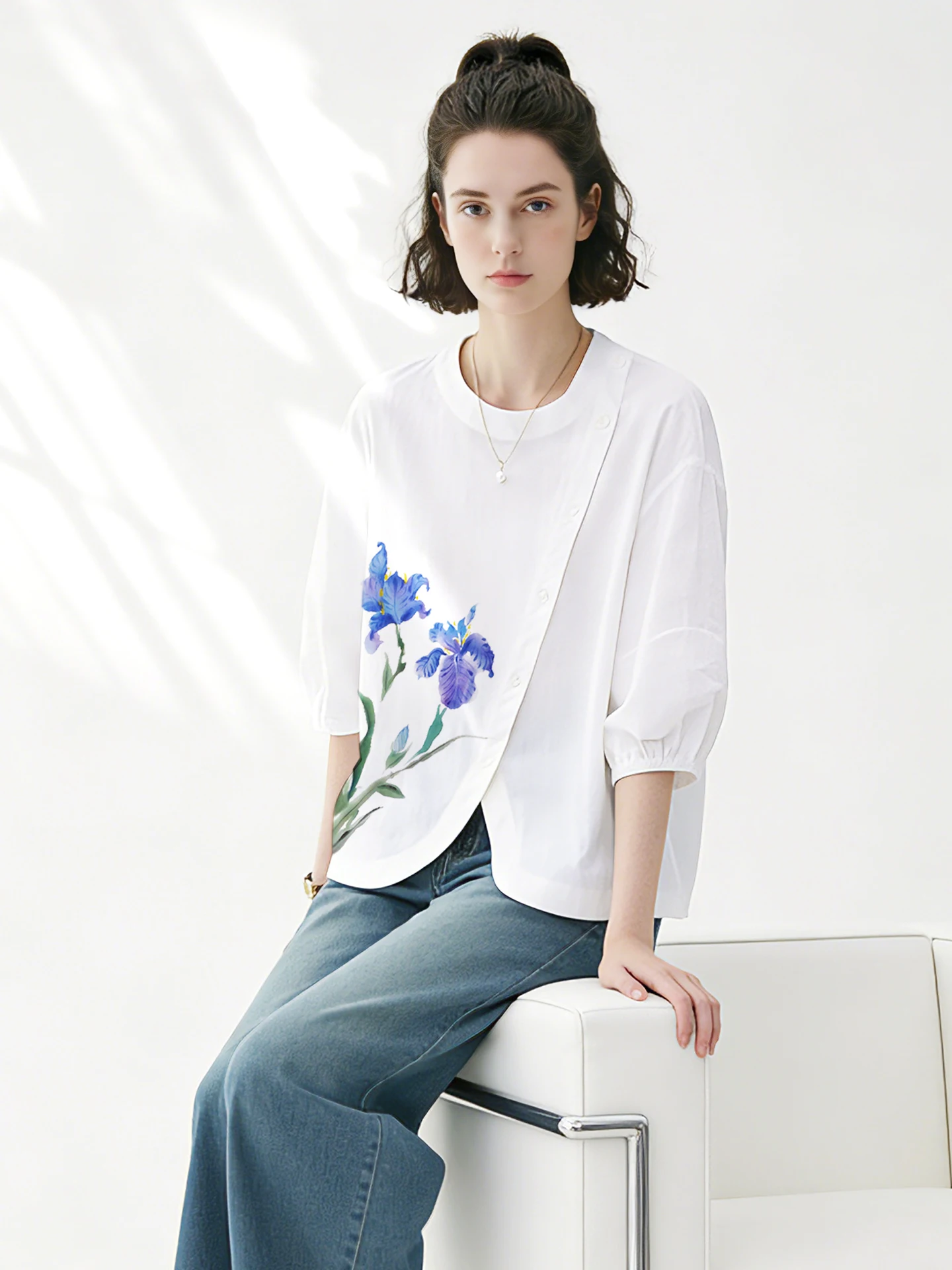 

Новая женская хлопковая рубашка в китайском стиле с ручной росписью ирисами, свободного кроя, с круглым вырезом и асимметричными рукавами три четверти