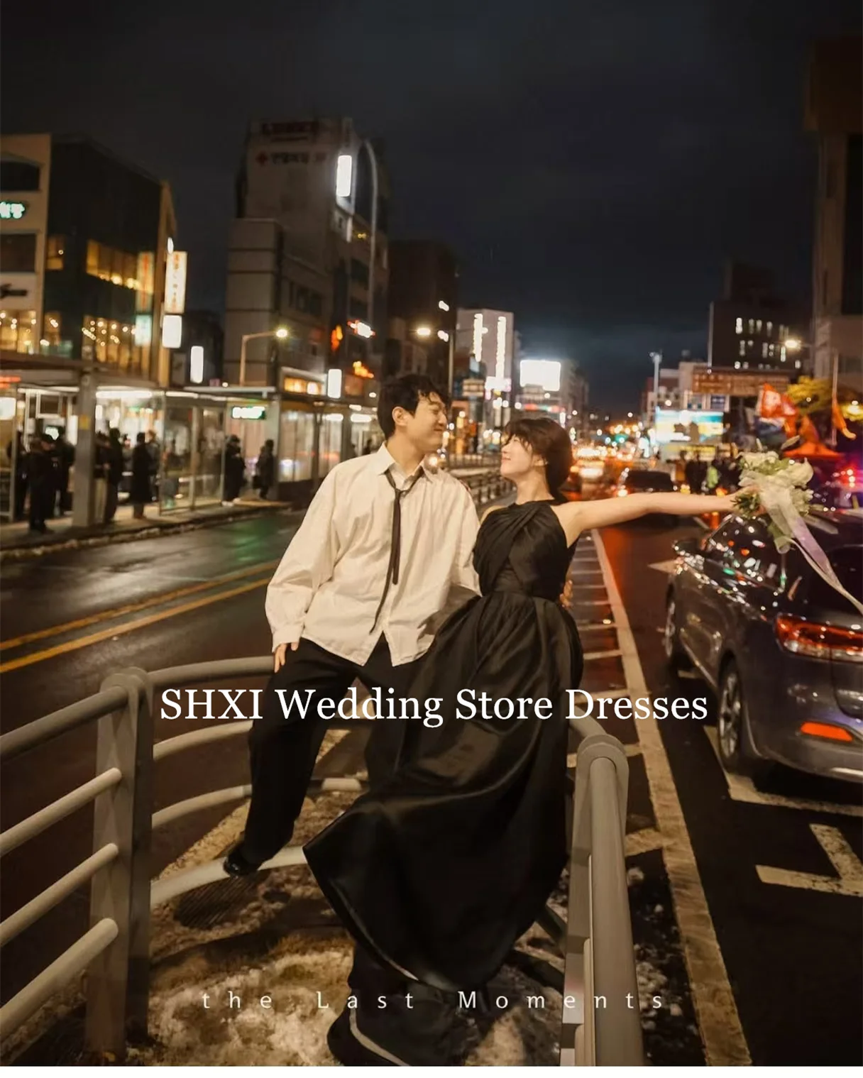 SHXI فستان زفاف أسود برقبة رسن بدون ظهر، تنورة متدفقة من الساتان، ثوب أنيق كوري لالتقاط الصور، تخصيص العروس الليلية الحضرية