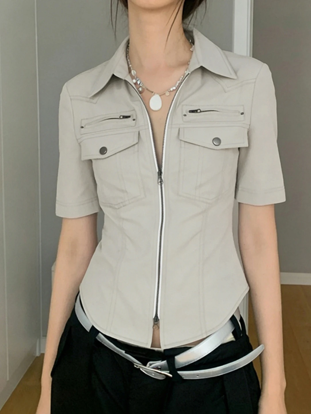 

Женская приталенная блузка с воротником на молнии, цвет хаки, французский стиль, повседневная, стандартной длины, из полиэстера